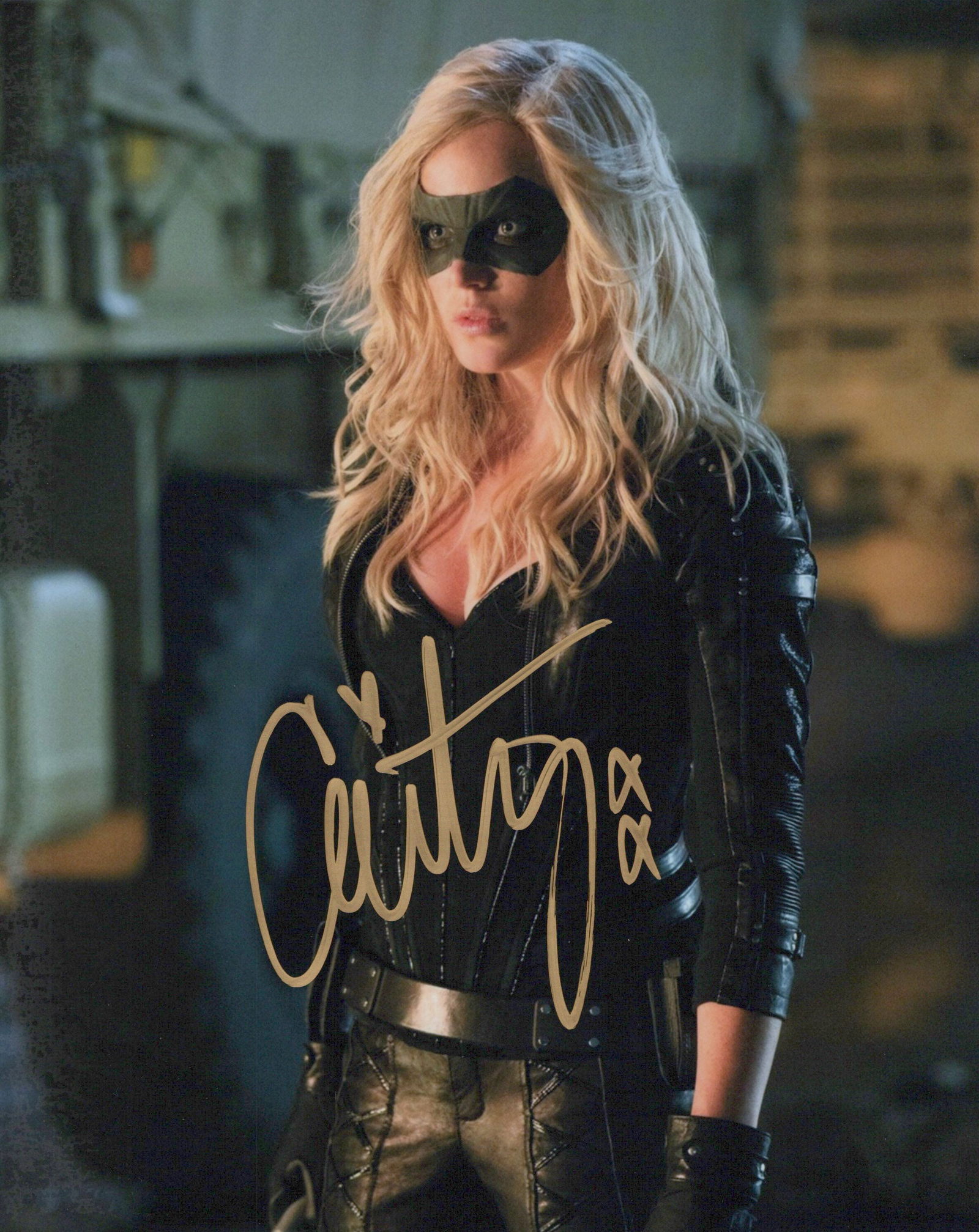 Caity Lotz ARROW In Person Signed Photo (1 of 1)