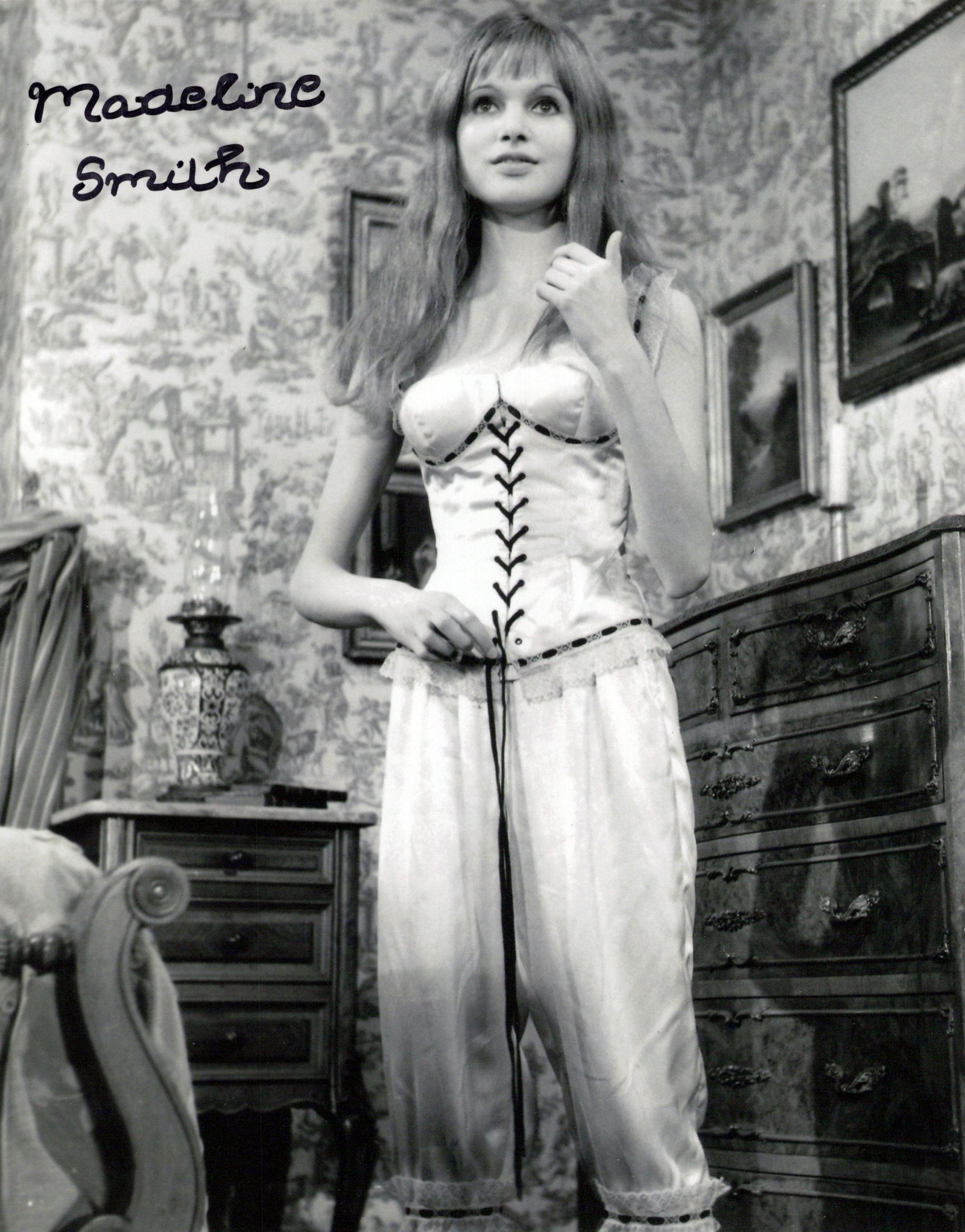 Madeline Smith THE VAMPIRE LOVERS In Person Signed Photo (1 of 1)