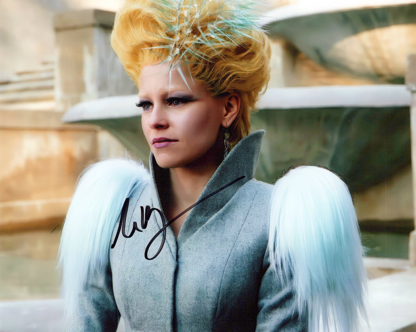Elizabeth Banks THE HUNGER GAMES In Person Signed Photo: Photo size is 8x10. Elizabeth Banks in person signed photo from the movie THE HUNGER GAMES. Elizabeth Banks as the character Effie Trinket.
