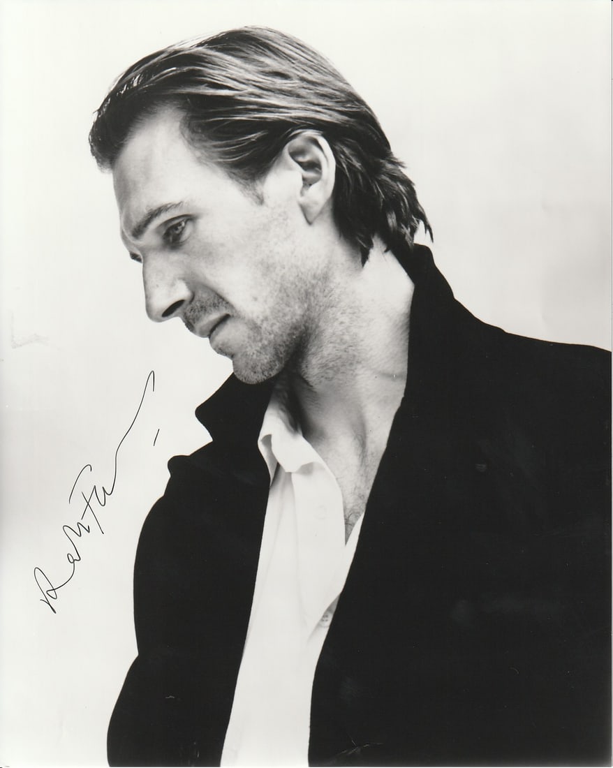 Ralph Fiennes HARRY POTTER / JAMES BOND In Person Signed Photo (1 of 1)