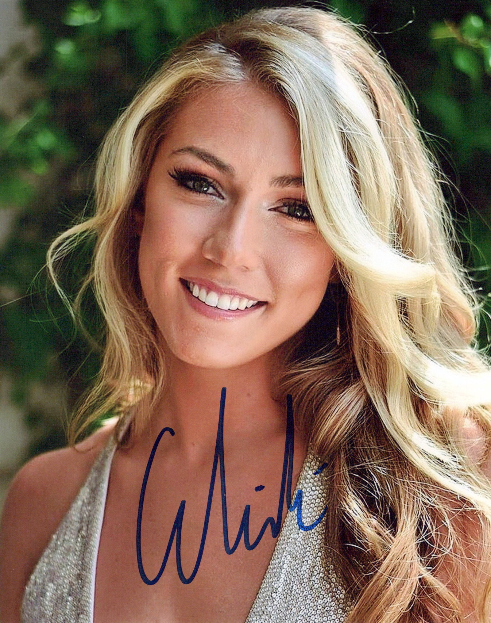 Alica Schmidt (German) RUNNER / TRACK & FIELD In Person Signed Photo: Photo size is 8x10. Alica Schmidt stunning in person signed photo. Alica Schmidt is a German runner. She was part of the national team that came second in the 4 × 400 metres relay event at the 2017 E