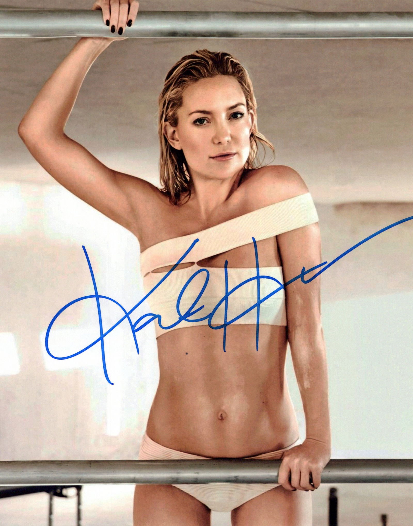 Kate Hudson STUNNING BATHING SUIT In Person Signed Photo (1 of 1)