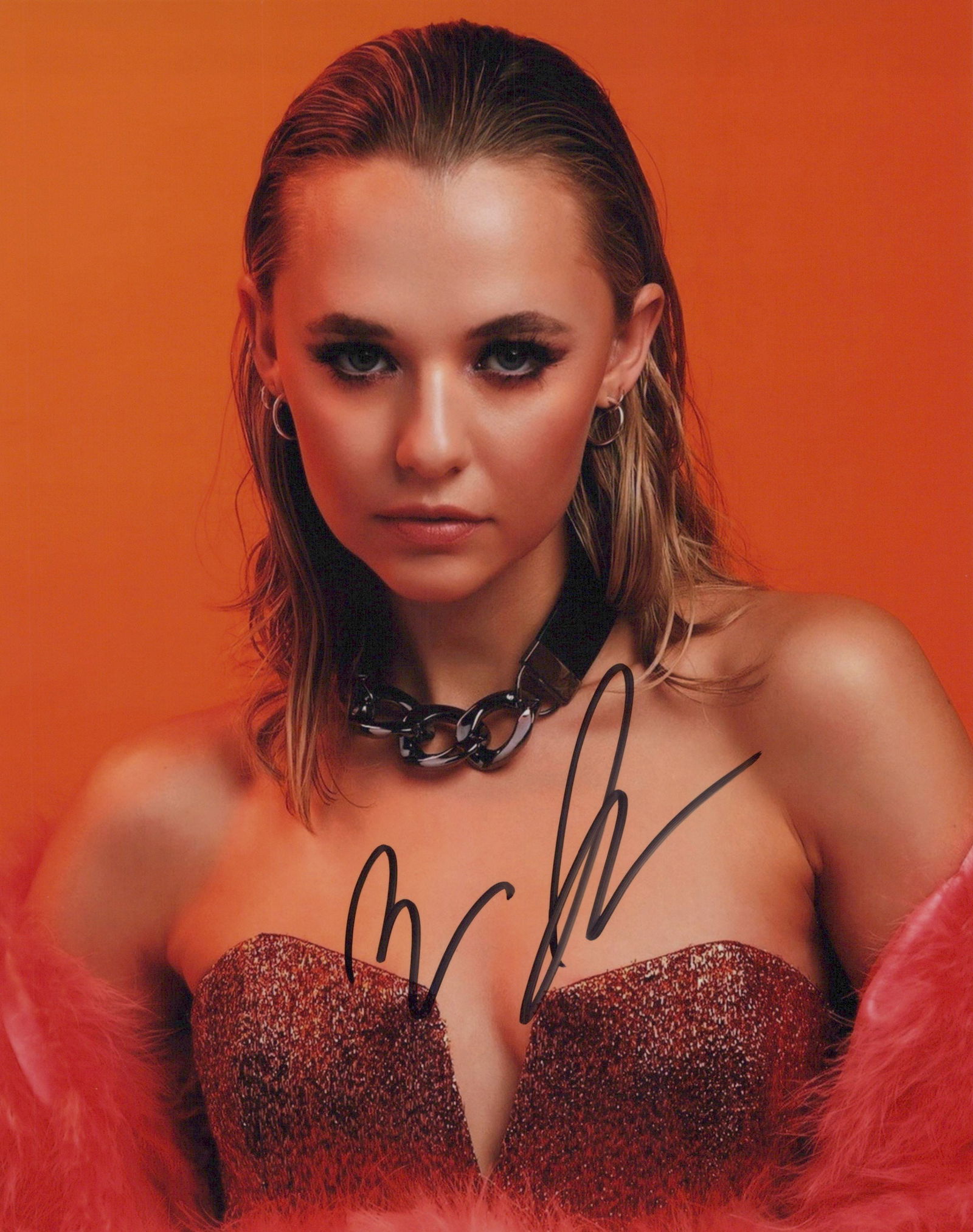 Madison Iseman JUMANJI / ANNABELLE In Person Signed Photo (1 of 1)