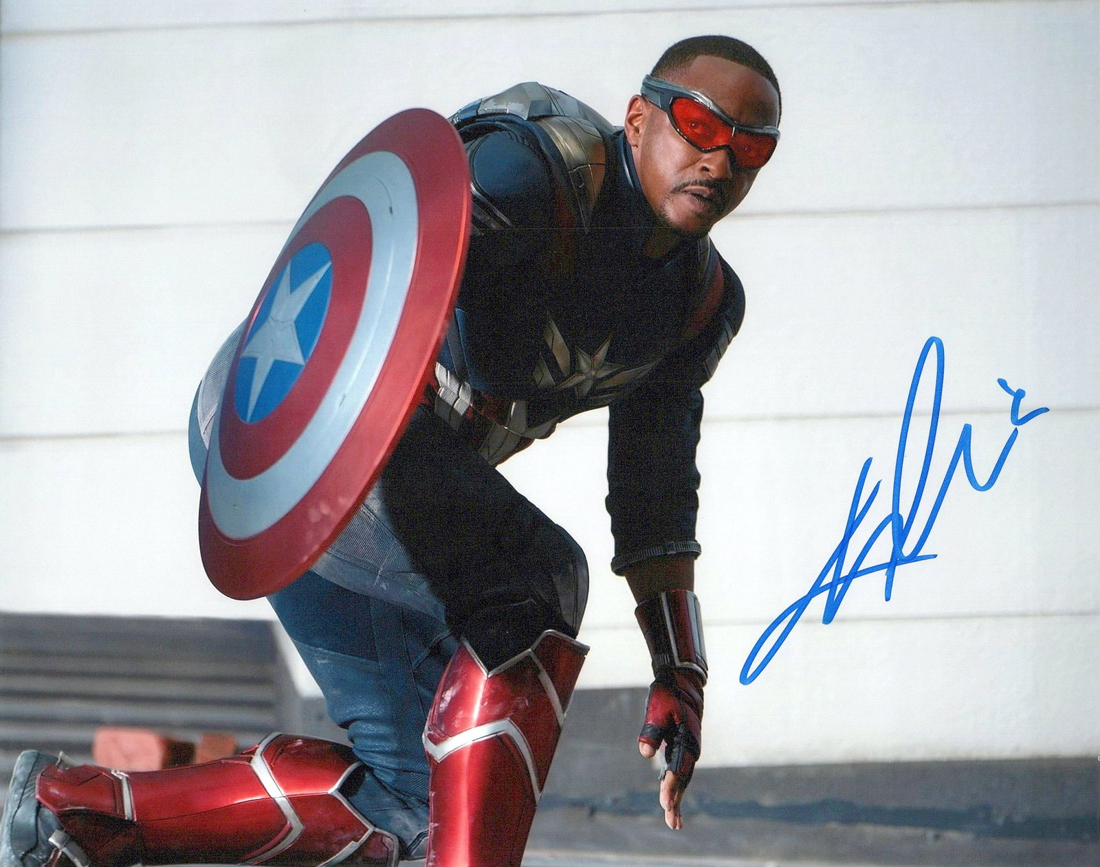 Anthony Mackie CAPT. AMERICA BRAVE NEW WORLD In Person Signed Photo: Photo size is 8x10. Anthony Mackie in person signed photo from the movie CAPT. AMERICA A BRAVE NEW WORLD. Anthony Mackie as the character Sam Wilson / Capt. America.