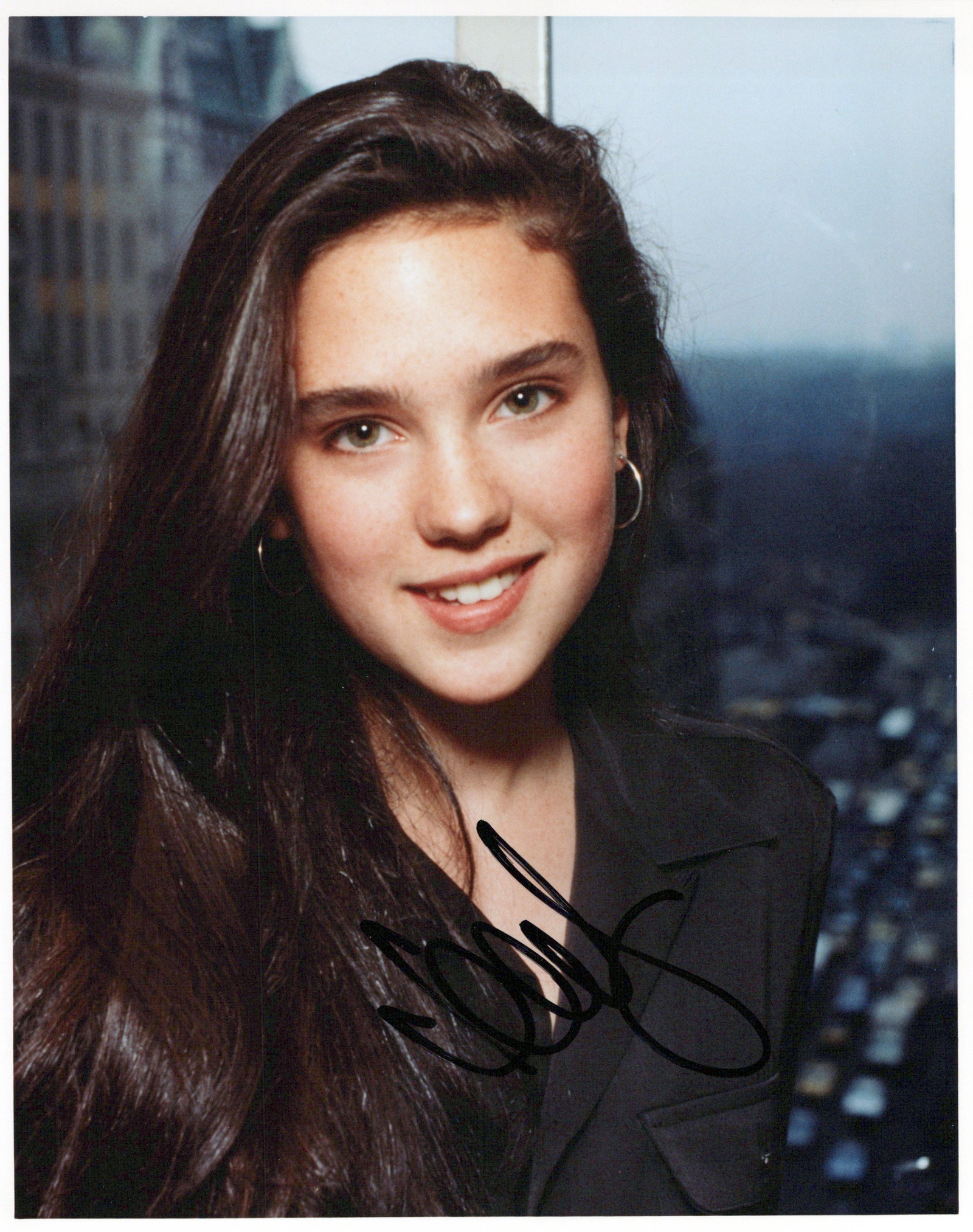 Jennifer Connelly HULK / LABYRINTH In Person Signed Photo: Photo size is 8x10. Beautiful younger in person signed photo of Jennifer Connelly. Jennifer Connelly has done such movies as DAY THE EARTH STOOD STILL, CAREER OPPORTUNITIES, and LABYRINTH