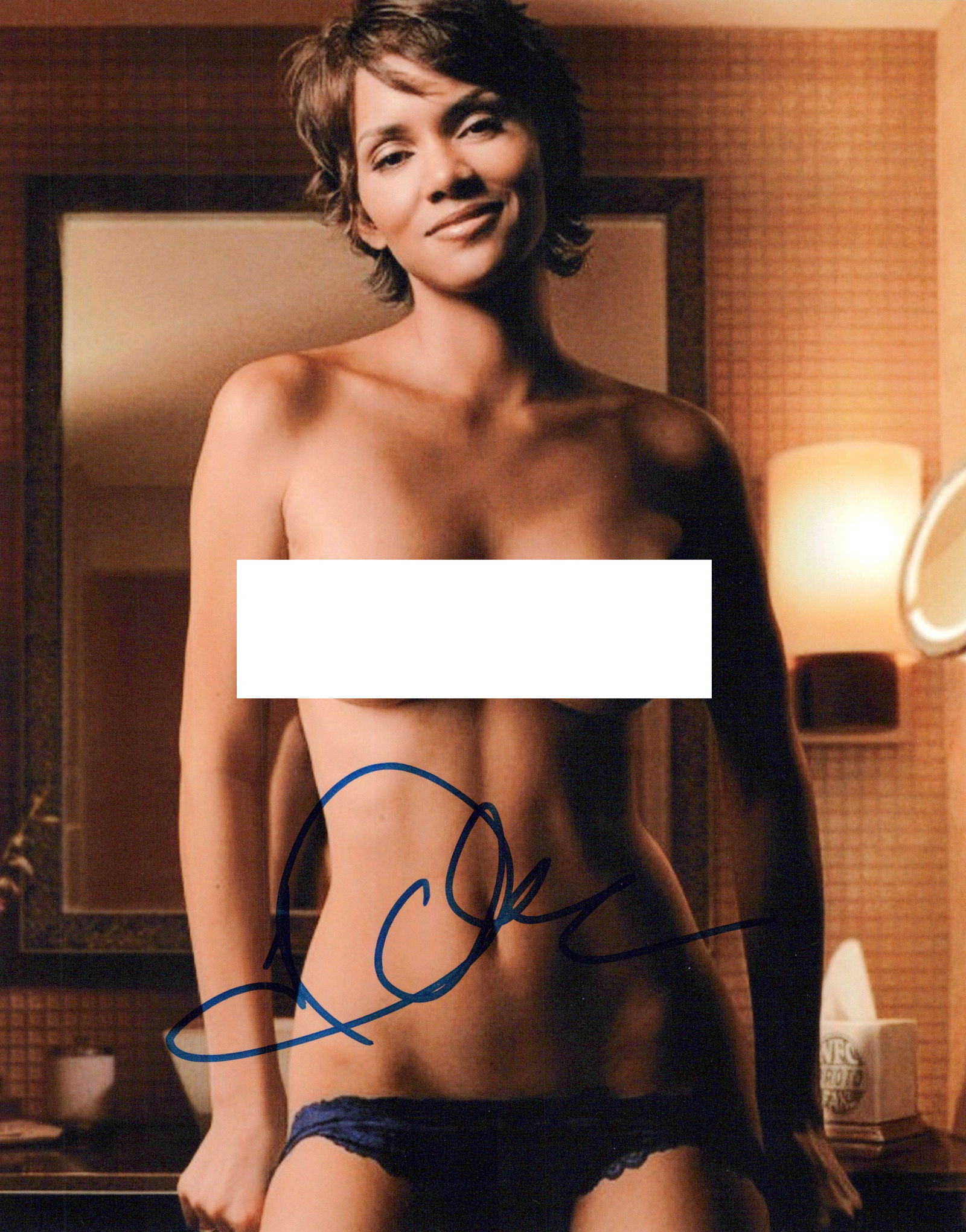 Halle Berry SEXY / WOW! In Person Signed Photo (1 of 1)