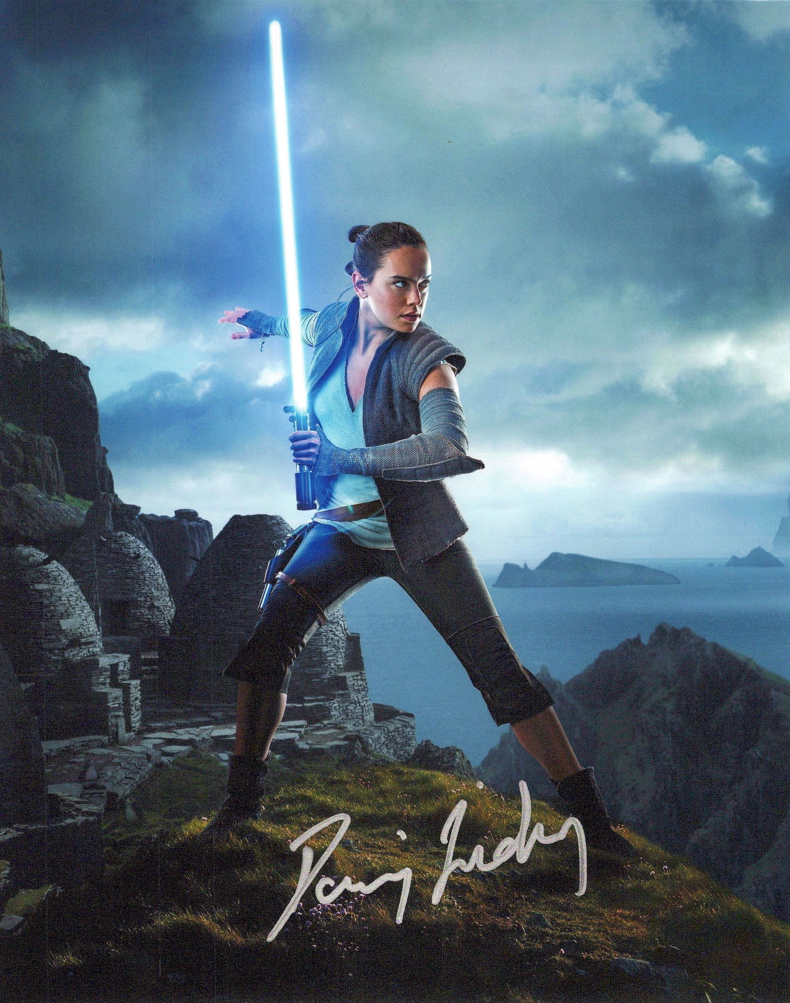 Daisy Ridley (FULL NAME) STAR WARS In Person Signed Photo (1 of 1)