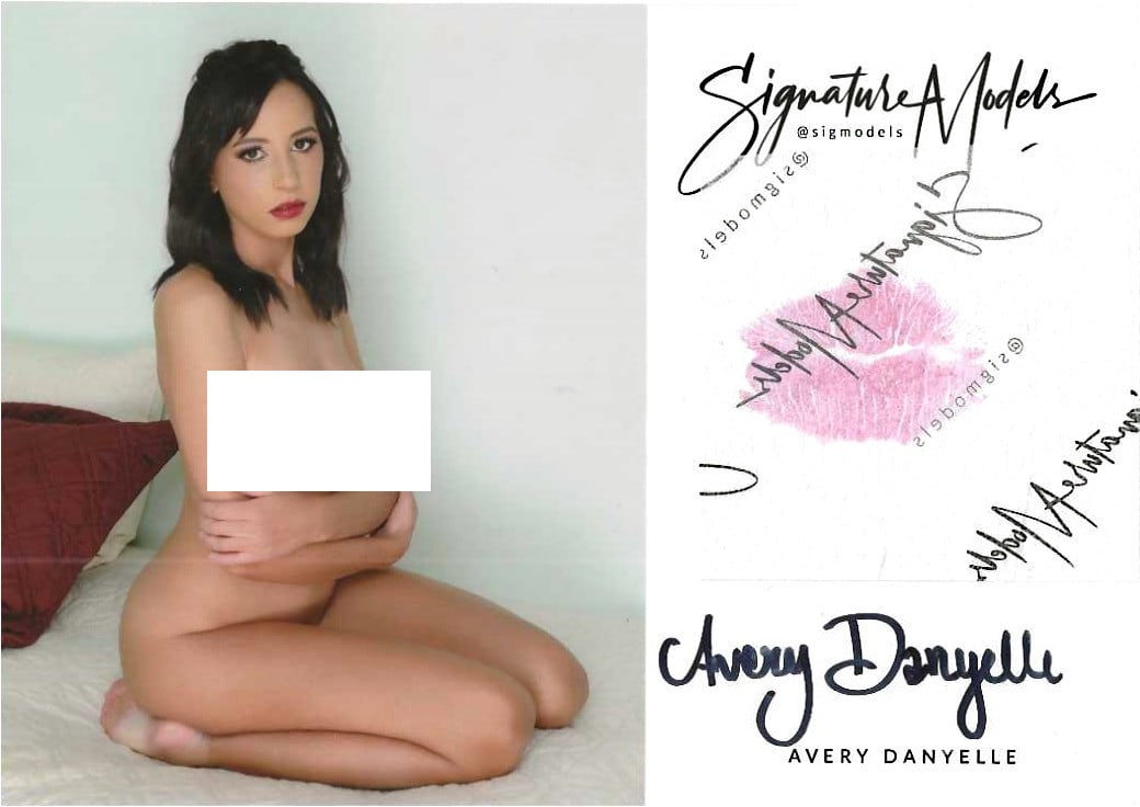 Avery Danyelle LIP PRINT KISS CARD In Person Signed Photo: PRIVATE SIGNING. Avery Danyelle in person signed photo and kiss card. Signature Model. 5x7 Color In Person signed very sexy portrait. She added a lip print. This item was signed at an EXCLUSIVE signin