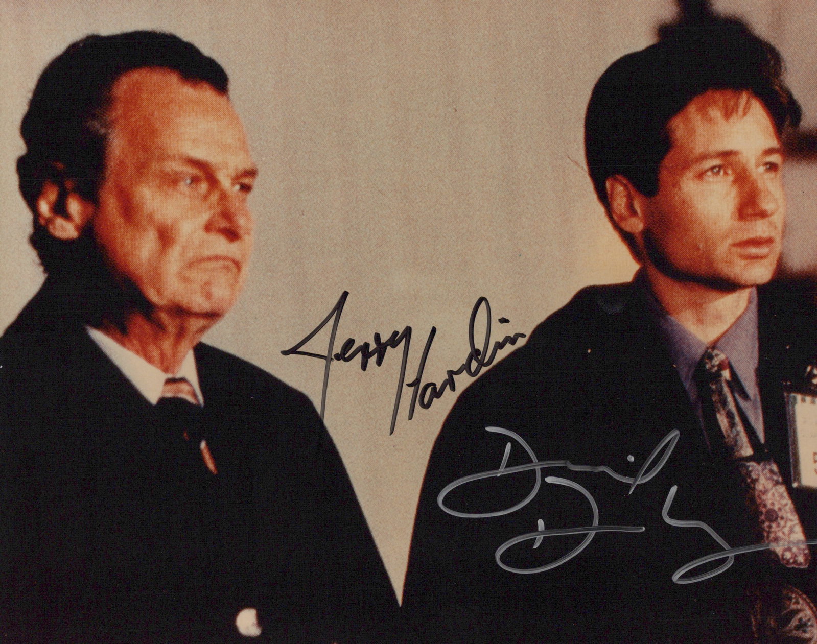 Jerry Hardin / David Duchnovy X-FILES In Person Signed Photo: Photo size is 8x10. Jerry Hardin / David Duchnovy in person signed photo from the TV series X-FILES. Jerry Harden as the character Deep Throat. David Duchnovy As the Character Fox Mulder