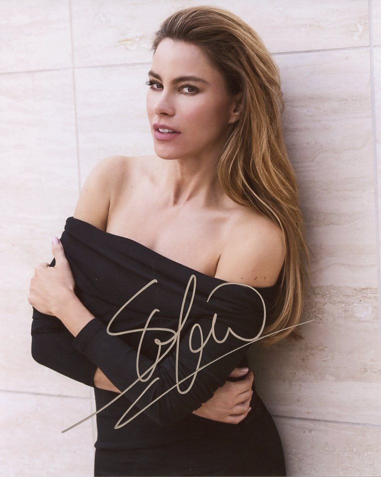 Sofia Vergara MODERN FAMILY / MACHETE KILLS In Person Signed Photo (1 of 1)