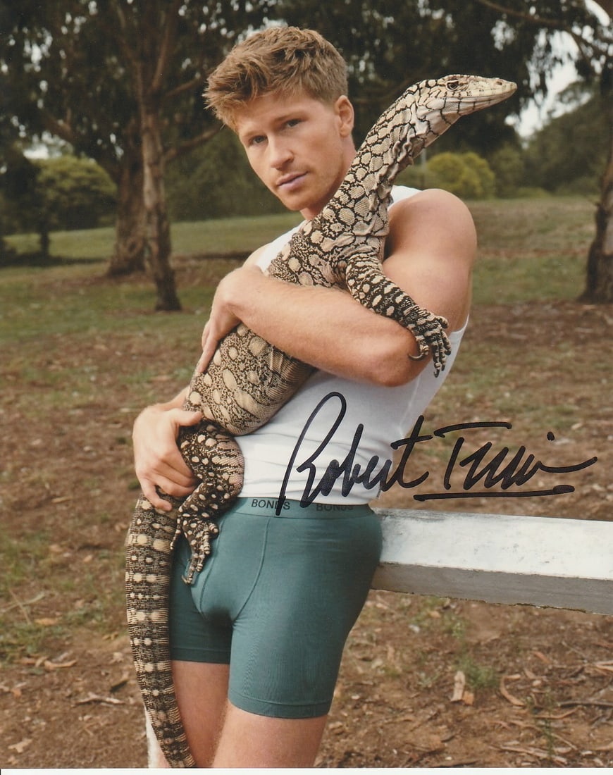 Robert Irwin CROCODILE HUNTER In Person Signed Photo: Photo size is 8x10. Robert Irwin in person signed photo. Son of the late Steve Irwin. Australian wildlife photographer