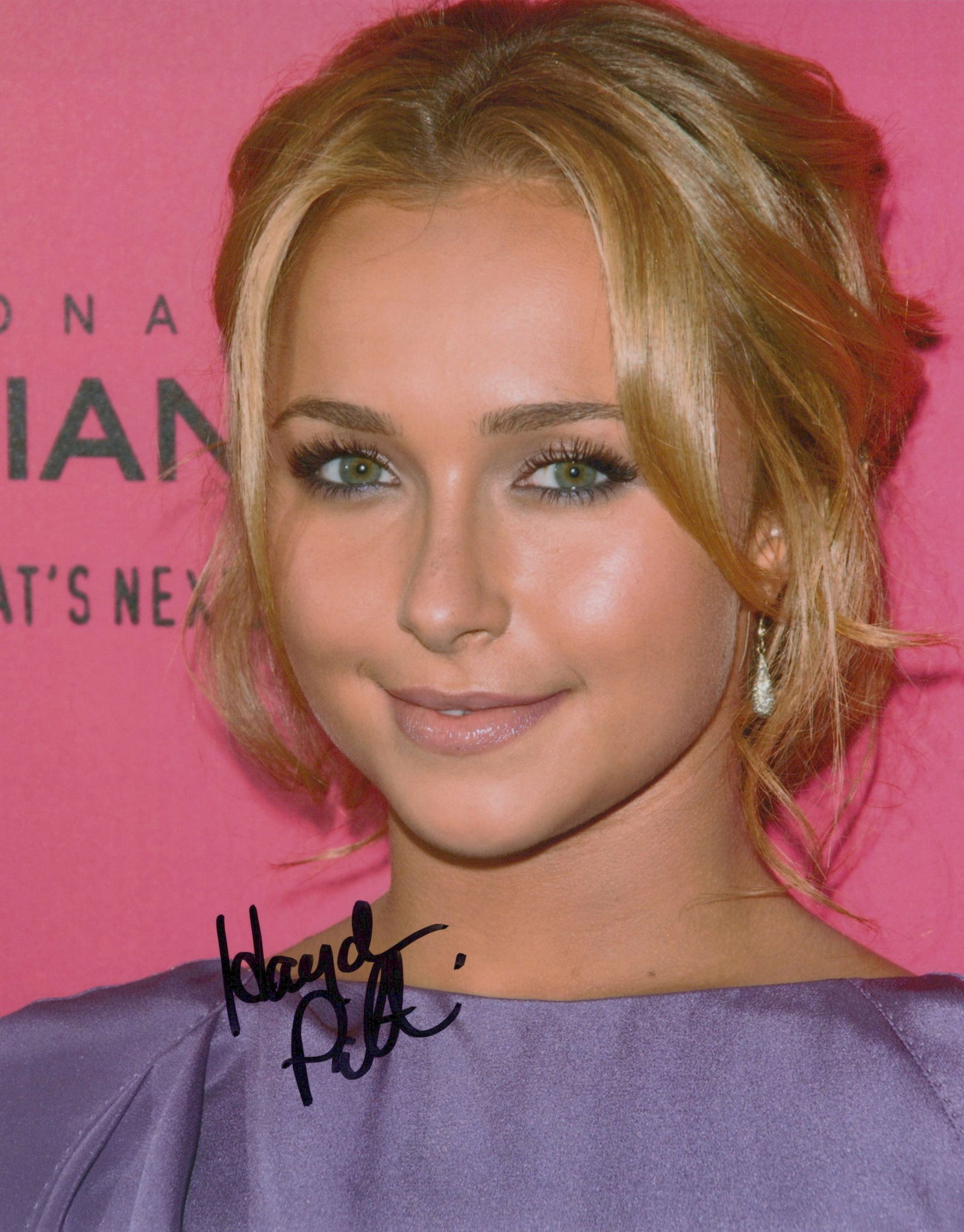 Hayden Panettiere HEROES / SCREAM 4 In Person Signed Photo: Photo size is 8x10. Hayden Panettiere in person signed photo. Hayden Panettiere has appeared in such TV and movies as HEROES, SCREAM 4, and I LOVE YOU BETH COOPER.