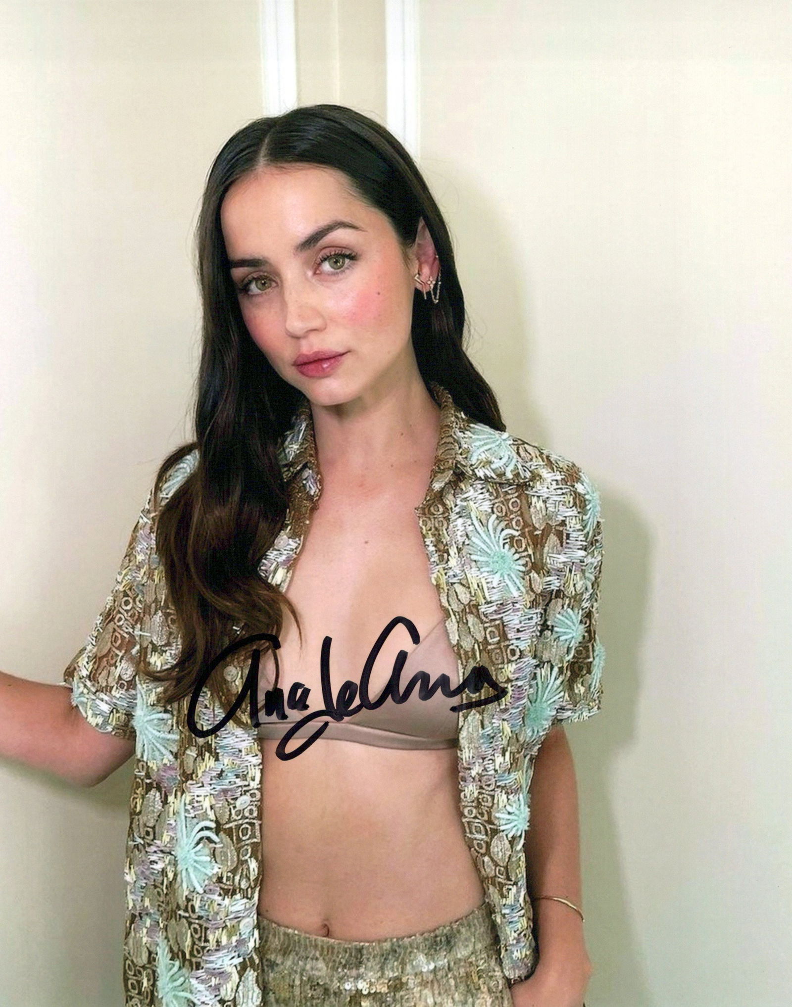 Ana de Armas BEAUTIFUL In Person Signed Photo: Photo size is 8x10. Ana de Armas beautiful in person signed photo. Ana de Armas has done such movies as KNIVES OUT, the James Bond film NO TIME TO DIE, and NORMA JEANE.