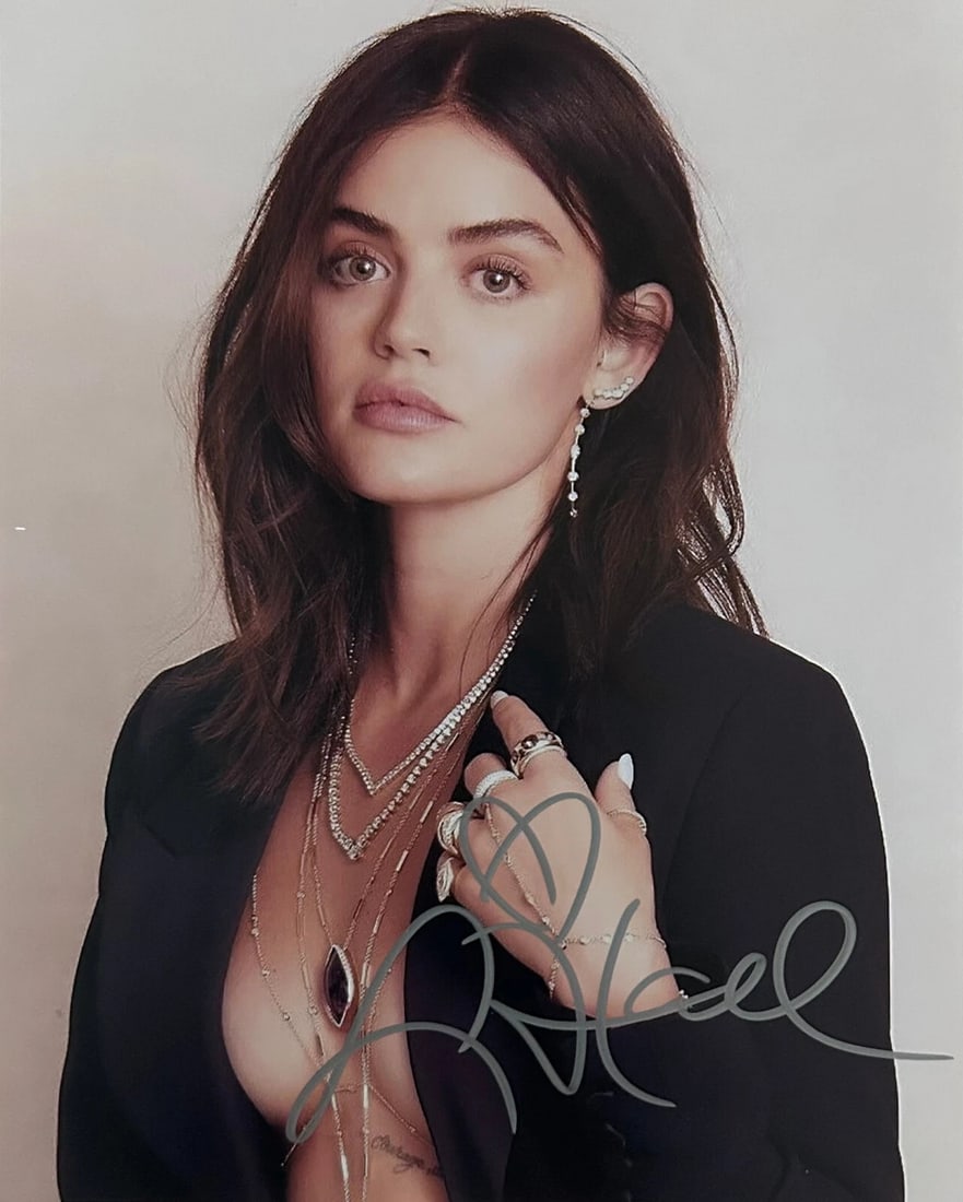 Lucy Hale SCREAM 4 / TRUTH OR DARE In Person Signed Photo (1 of 1)