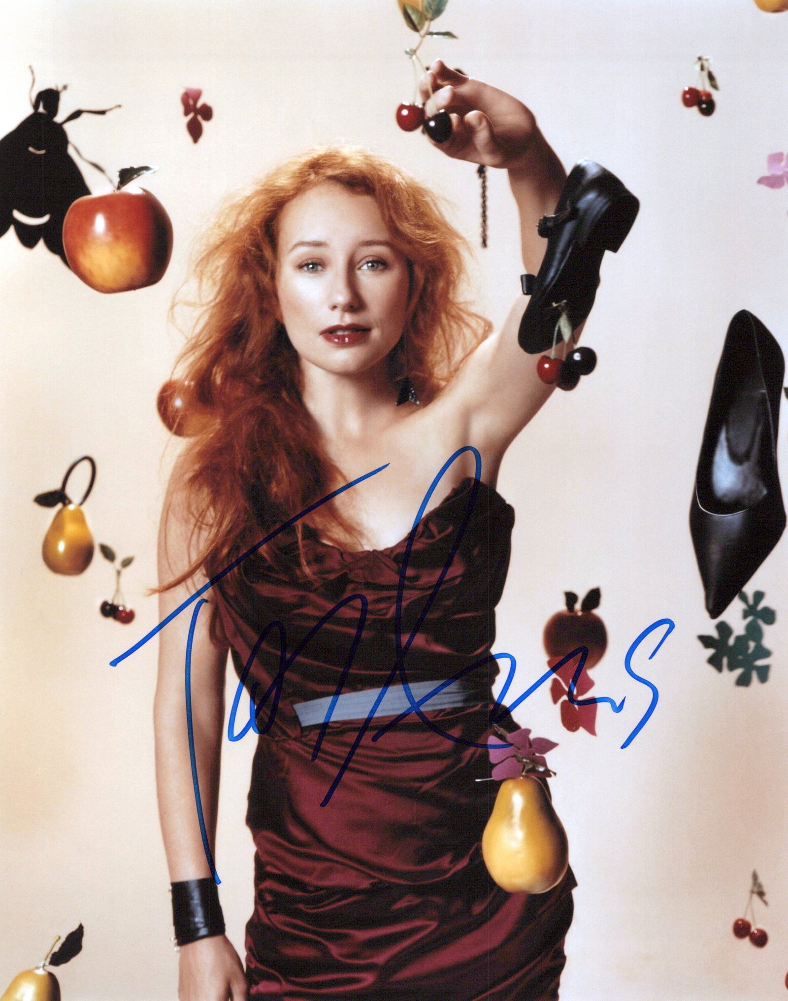 Tori Amos MUSICIAN In Person Signed Photo: Photo size is 8x10. Tori Amos in person signed autographed photo. Tori Amos is an American singer-songwriter and pianist. She is a classically trained musician with a mezzo-soprano vocal range.