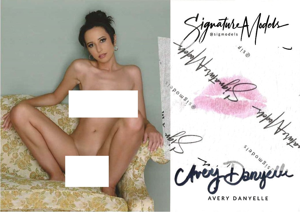 Avery Danyelle LIP PRINT KISS CARD In Person Signed Photo: Photo size is 5x7. PRIVATE SIGNING. Avery Danyelle in person signed photo and kiss card. Signature Model. 5x7 Color In Person signed very sexy portrait. She added a lip print. This item was signed at 