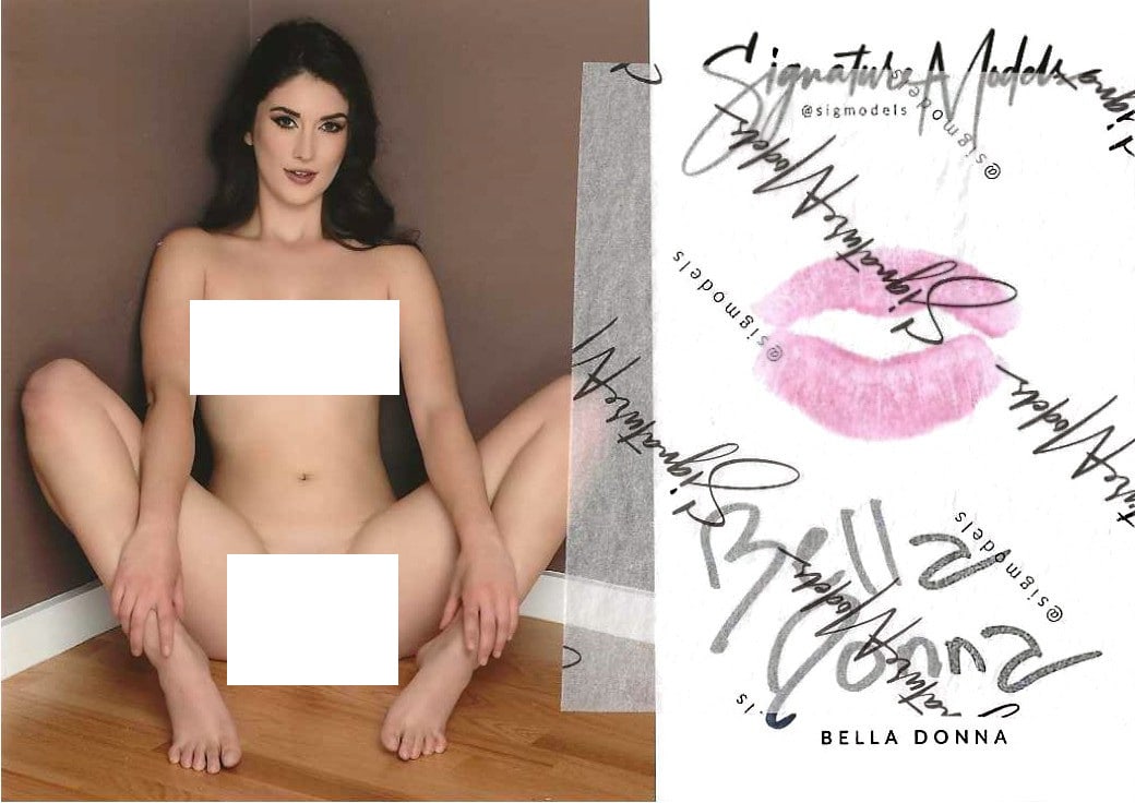 Bella Donna LIP PRINT KISS CARD In Person Signed Photo: Photo size is 5x7. PRIVATE SIGNING. Popular glamour model. Color In Person Signeded very sexy NUDE portrait. This item was Signeded at an exclusive Signeding and photo shoot on February 24, 2022.