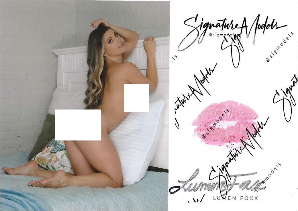 Lumin Foxx LIP PRINT KISS CARD In Person Signed Photo: Photo size is 5x7. PRIVATE SIGNING. Lumin Foxx in person signed photo and kiss card. 5x7 Color In Person signed very sexy portrait. She added a lip print. This item was signed at an EXCLUSIVE signing 