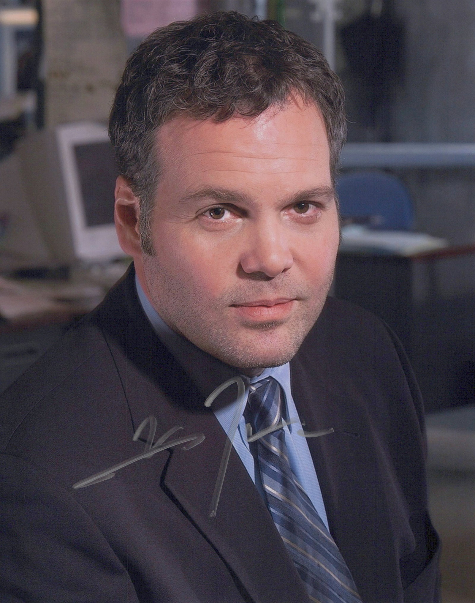 Vincent D'Onofrio LAW & ORDER CRIMINAL INTENT In Person Signed Photo: Photo size is 8x10. Vincent D'Onofrio in person signed photo from the TV series LAW AND ORDER CRIMINAL INTENT. Vincent D'onofrio as the character Detective Robert "Bobby" Gorin.