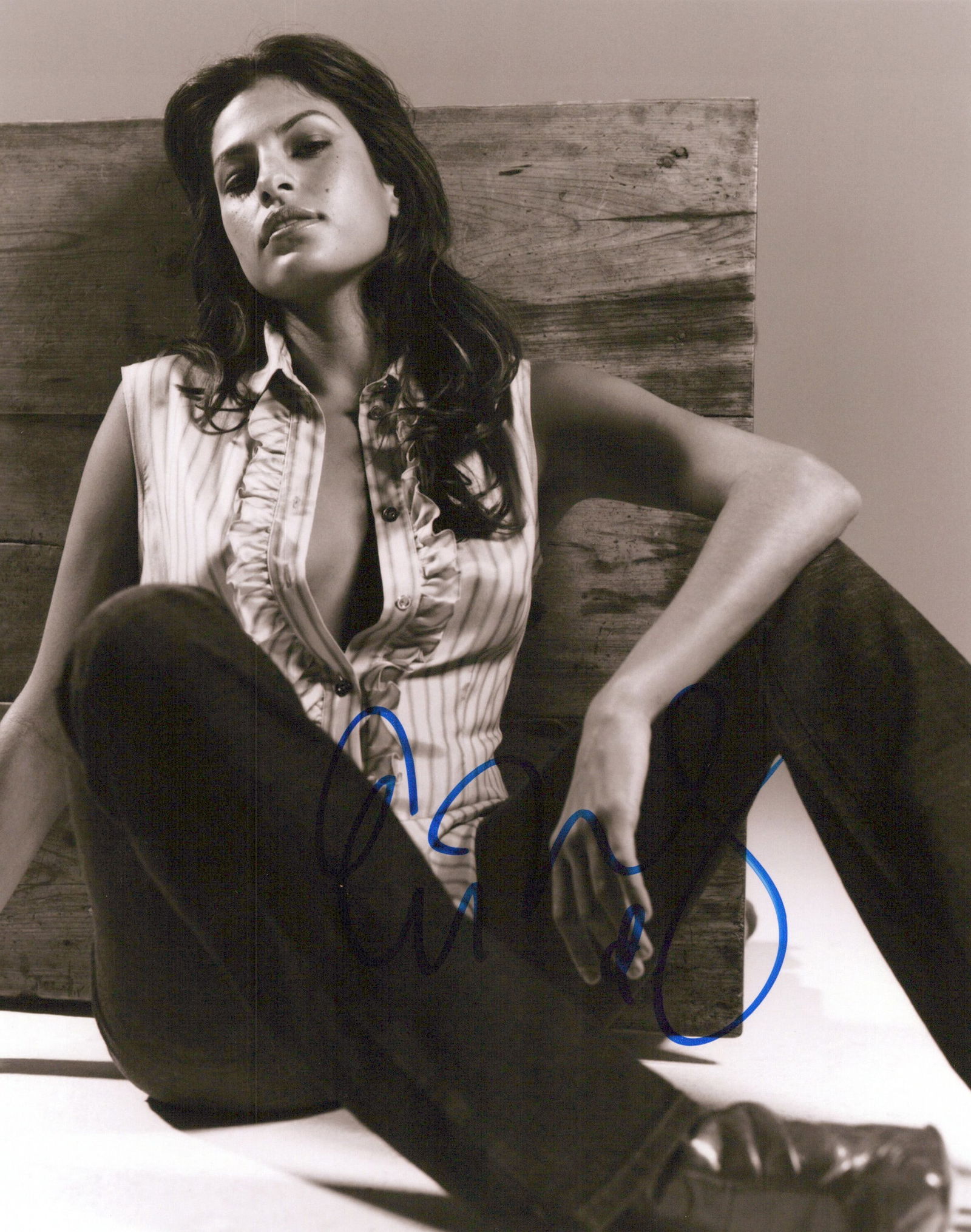 Eva Mendes SEXY In Person Signed Photo (1 of 1)