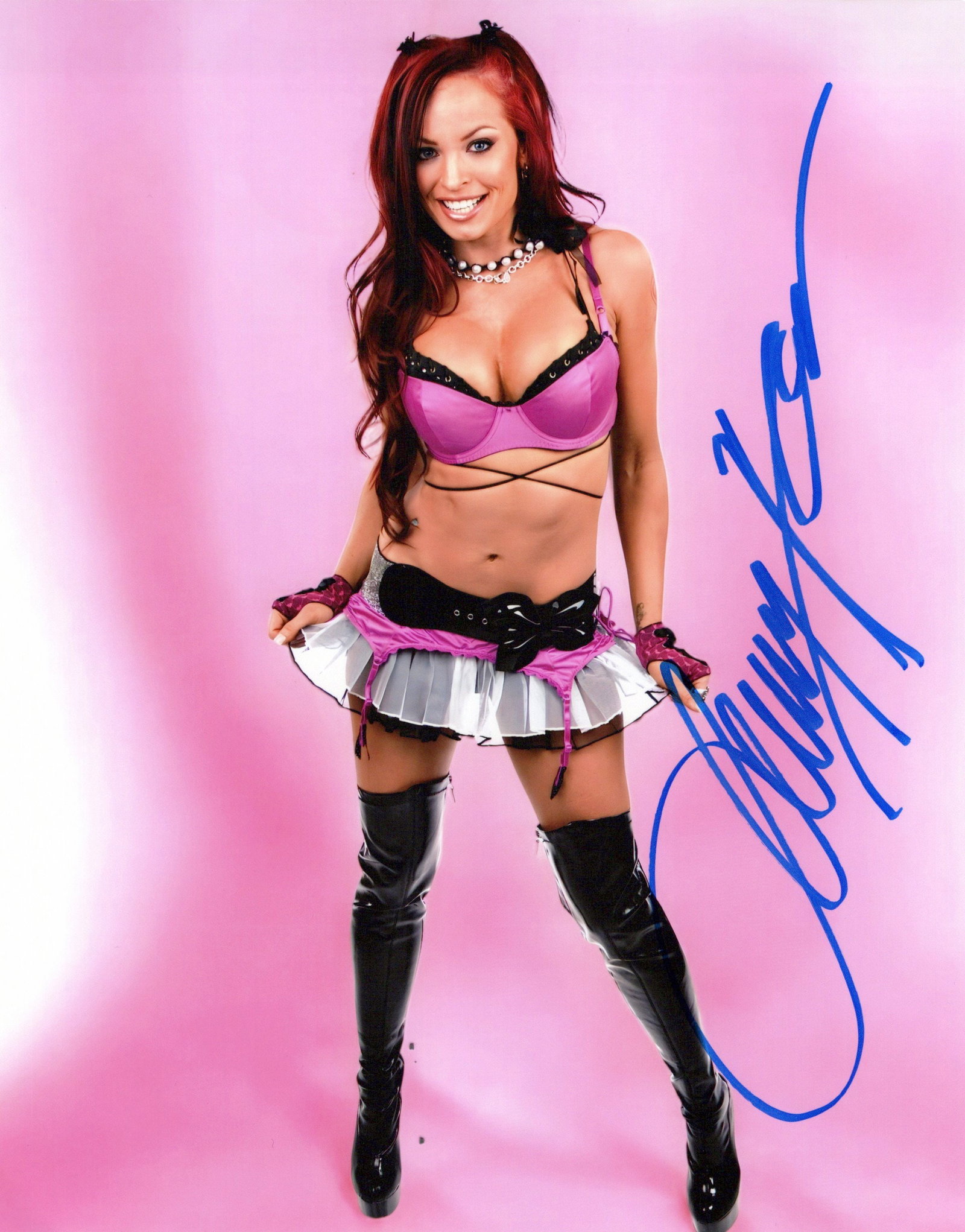 Christie Hemme WWE In Person Signed Photo: Photo size is 8x10. PRIVATE SIGNING. Christie Hemme in person signed photo. Christina Hemme is an American wrestling executive and retired professional wrestler, ring announcer, backstage interviewer,
