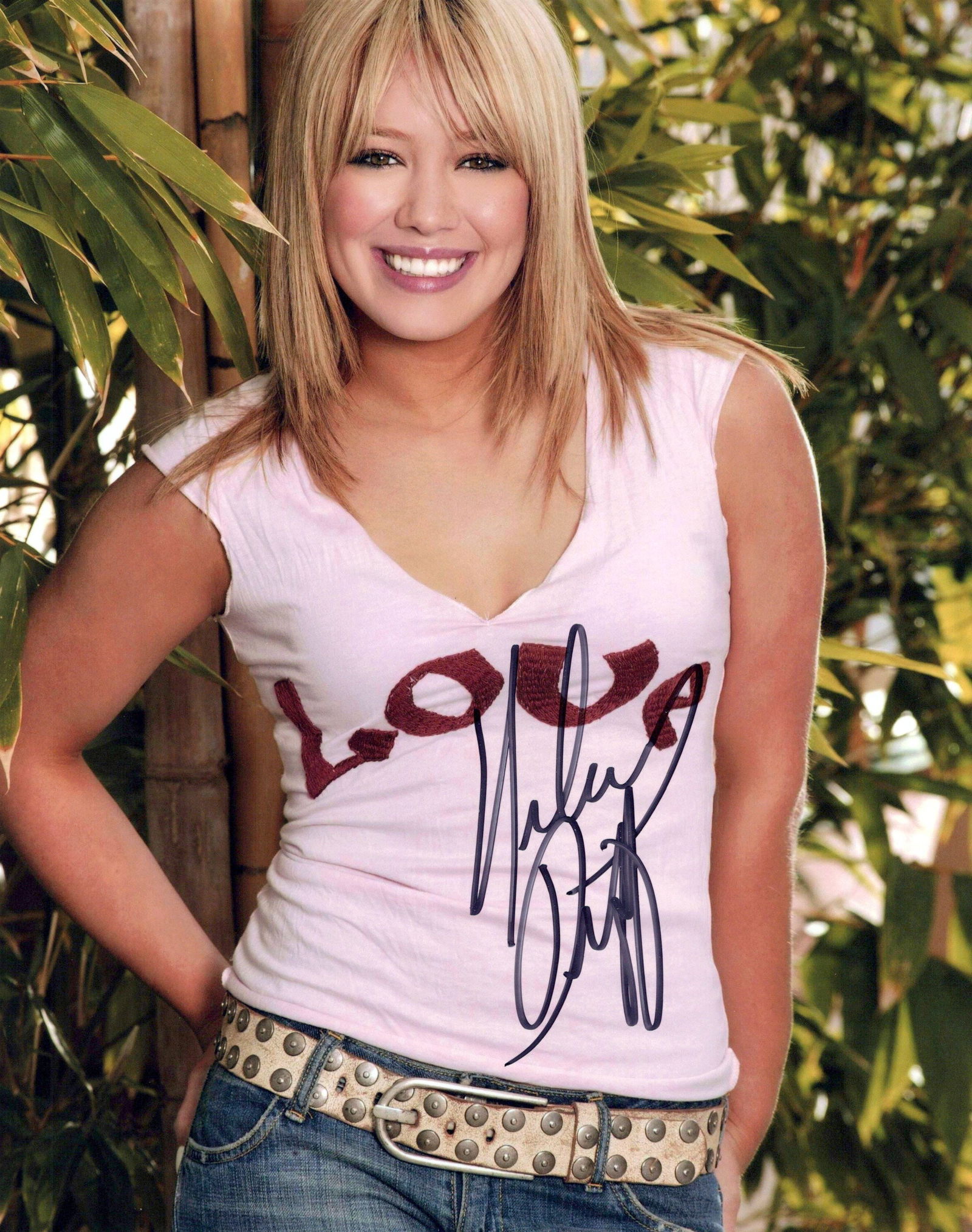 Hilary Duff LIZZIE MAGUIRE / CINDERELLA STORY In Person Signed Photo: Photo size is 8x10. Hilary Duff in person signed photo. Hilary Duff has done such TV and movies as LIZZIE MCGUIRE, CINDERELLA STORY, and HOW I MET YOUR FATHER.