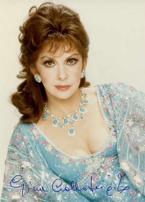 (5) Smaller Size Gina Lollobrigida Signed Photo: Photo size is assorted. Various sizes (2 at) 5x7 / and (2) 4x6. Gina Lollobrigida (1927-2023) sexy bikini signed photo. Gina Lollobrigida has done such movies as CLEOPATRA, THE HUNCHBACK OF NOTRE