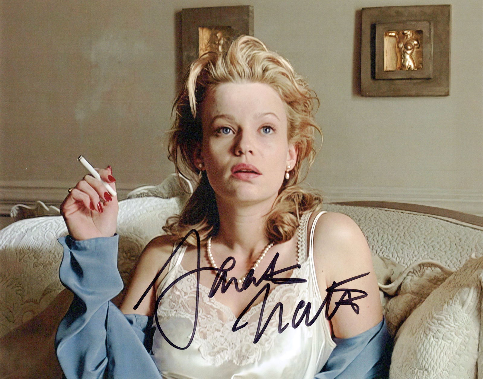 Samantha Mathis AMERICAN PSYCHO In Person Signed Photo: Photo size is 8x10. Samantha Mathis in person signed photo from the movie AMERICAN PSYCHO. Samantha Mathis as the character Courtney Rawlinson.