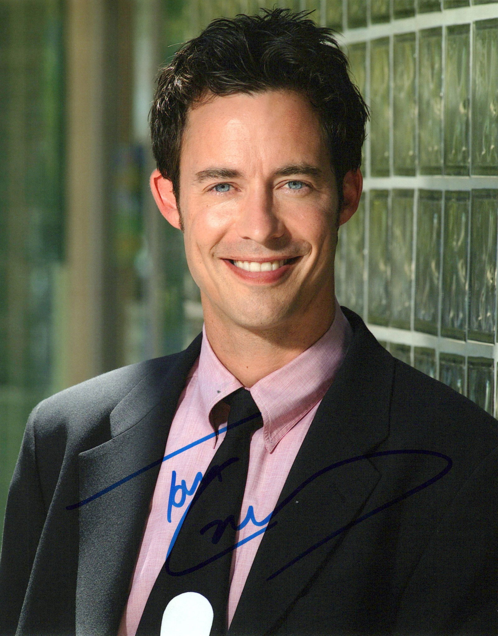 Tom Cavanagh ED / THE FLASH In Person Signed Photo: Photo size is 8x10. PRIVATE SIGNING. Tom Cavanagh in person signed photo. Tom Cavanagh has done such TV as ED, SCRUBS, and THE FLASH.