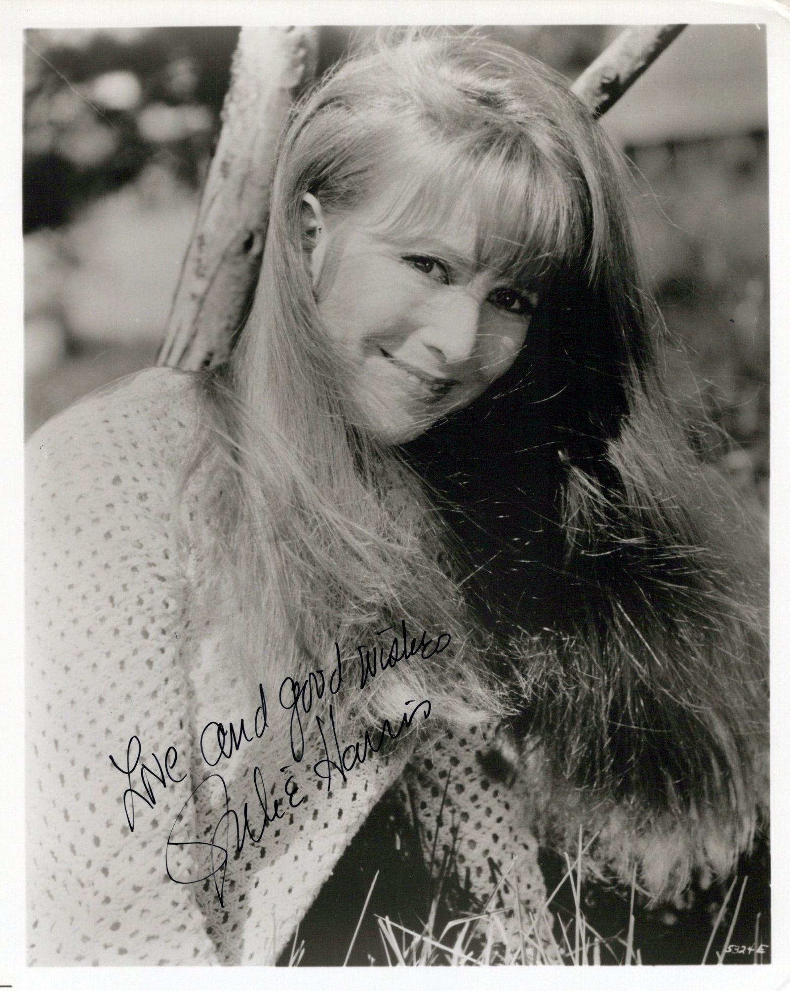 Julie Harris (1925-2013) EAST OF EDEN / THE HAUNTING Signed Photo: Photo size is 8x10. Julie Harris (1925-2013) signed photo. Julie Harris has done such TV and movies as THE HAUNTING, EAST OF EDEN, and KNOTS LANDING.