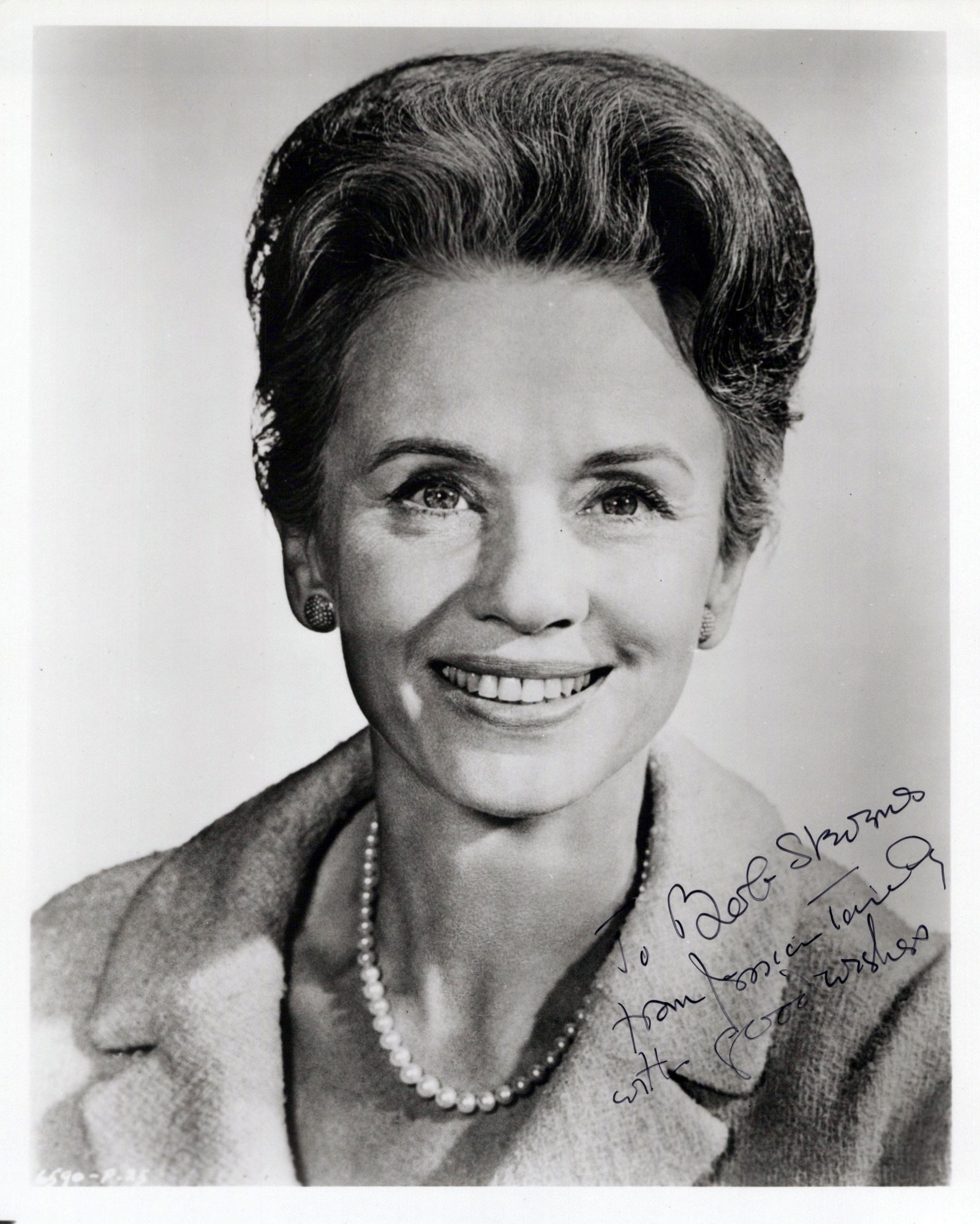 Jessica Tandy (1909-1994) DRIVING MISS DAISY / CAMILLA Signed Photo: Photo size is 8x10. Jessica Tandy (1909-1994) beautiful signed photo. Jessica Tandy has done such movies as DRIVING MISS DAISY, FRIED GREEN TOMATOES, and THE BIRDS.