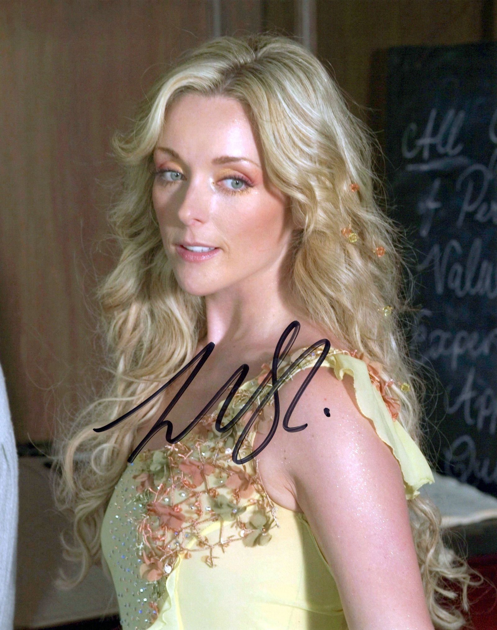 Jane Krakowski PRETTY In Person Signed Photo: Photo size is 8x10. Jane Krakowski in person signed photo. Jane Krakowski has done such TV and movies as 30 ROCK, ALLY MCBEAL, and currently on the revived TV game show NAME THAT TUNE.