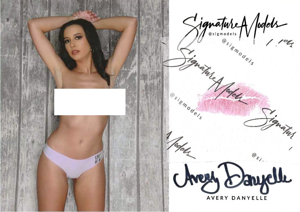 Avery Danyelle LIP PRINT KISS CARD In Person Signed Photo: Photo size is 5x7. PRIVATE SIGNING. Avery Danyelle in person signed photo and kiss card. Signature Model. 5x7 Color In Person signed very sexy portrait. She added a lip print. This item was signed at
