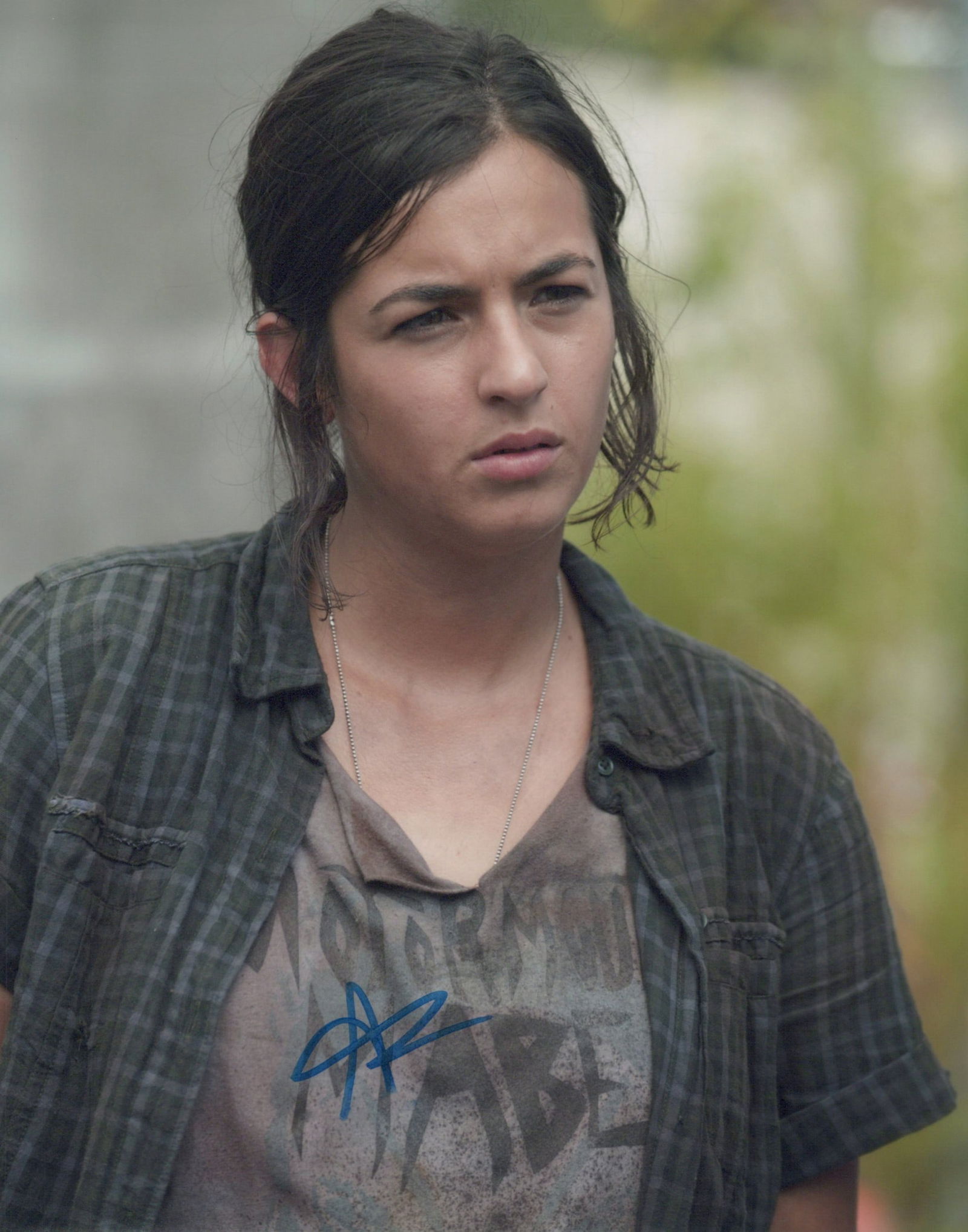 Alanna Masterson WALKING DEAD In Person Signed Photo: Photo size is 8x10. Alanna Masterson in person signed photo from the TV series THE WALKING DEAD. Alanna Masterson as the character Tara Chambler