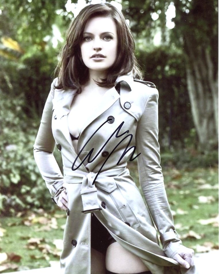 Elizabeth Moss SEXY In Person Signed Photo: Photo size is 8x10. Elizabeth Moss in person signed autographed photo. Elizabeth Moss has been in such movies and TV as TOP OF THE LAKE, GIRL INTERRUPTED, and is currently on THE HANDMAIDS TALE