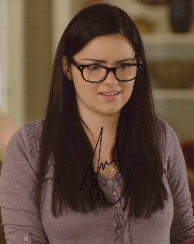 Ariel Winter MODERN FAMILY In Person Signed Photo: Photo size is 8x10. Ariel Winter in person signed autographed photo from the TV series MODERN FAMILY. Ariel Winter as the character Alex Dumphy.