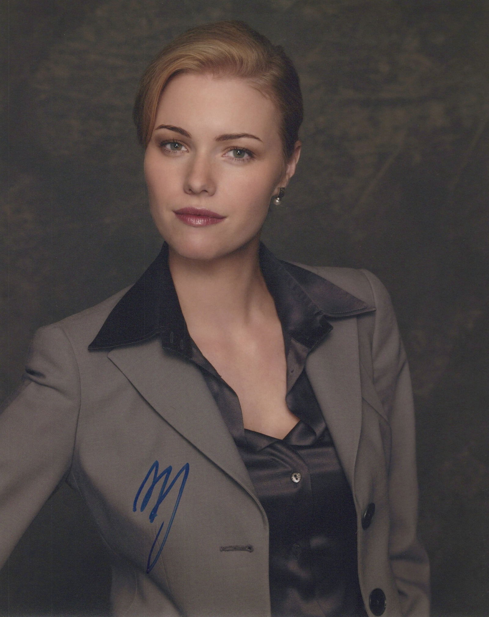 Melissa Sagemiller RAISING THE BAR In Person Signed Photo: Photo size is 8x10. Melissa Sagemiller in person signed photo from the TV series RAISING THE BAR. Melissa Sagemiller as the character Michelle Ernhardt