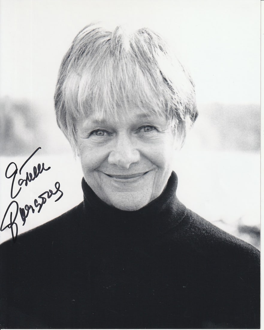 Estella Parsons BONNIE & CLYDE / THE CONNORS In Peron Signed Photo: Photo size is 8x10. Estella Parsons in persn signed photo. Estella Parsons has done such movies and TV as BONNIE & CLYDE, DON'T DRINK THE WATER, and WATERMELON MAN