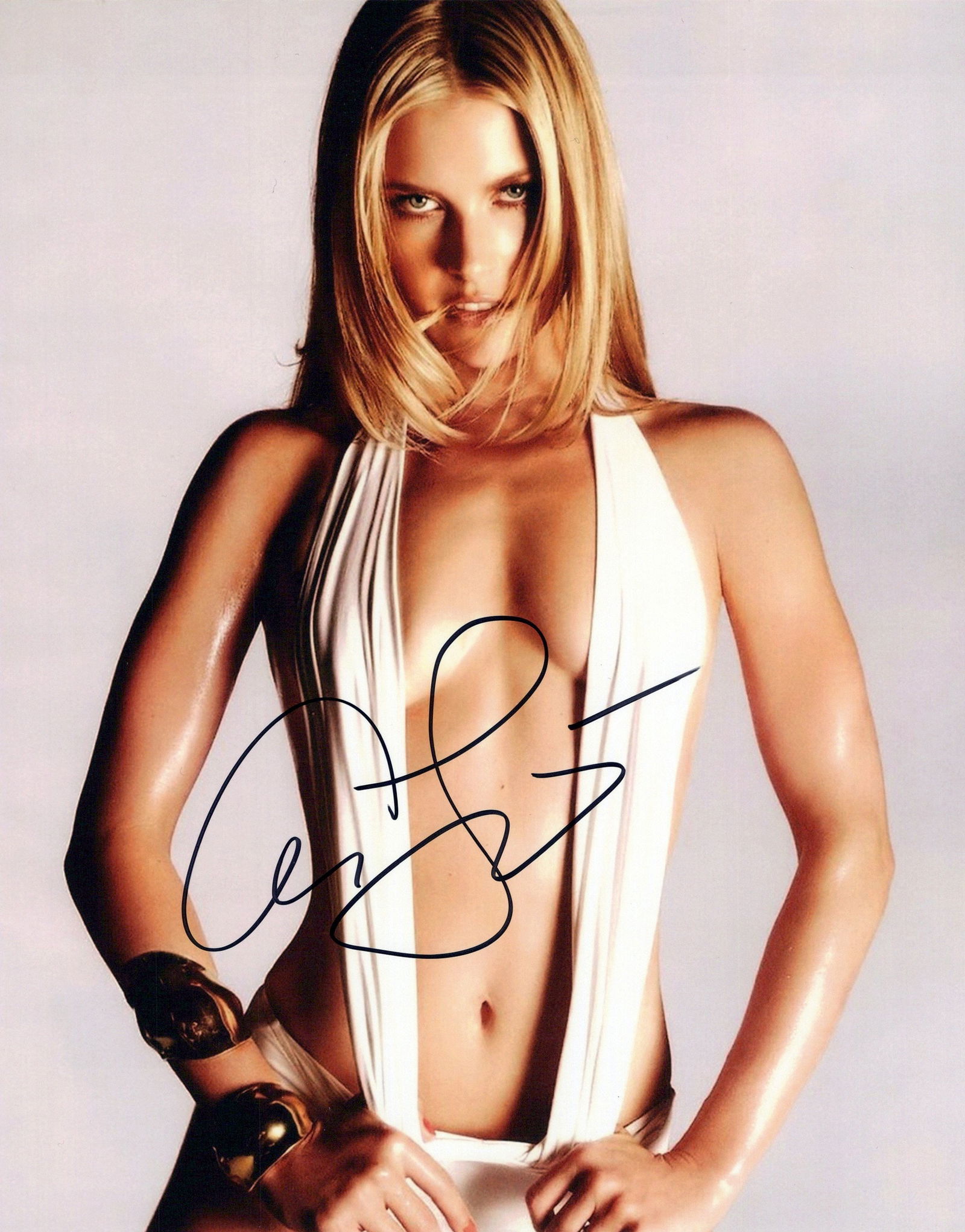 Ali Larter SEXY In Person Signed Photo: Photo size is 8x10. Ali Larter In person signed autographed photo. Ali Larter has appeared in such TV and movies as FINAL DESTINATION, HEROES, and RESIDENT EVIL