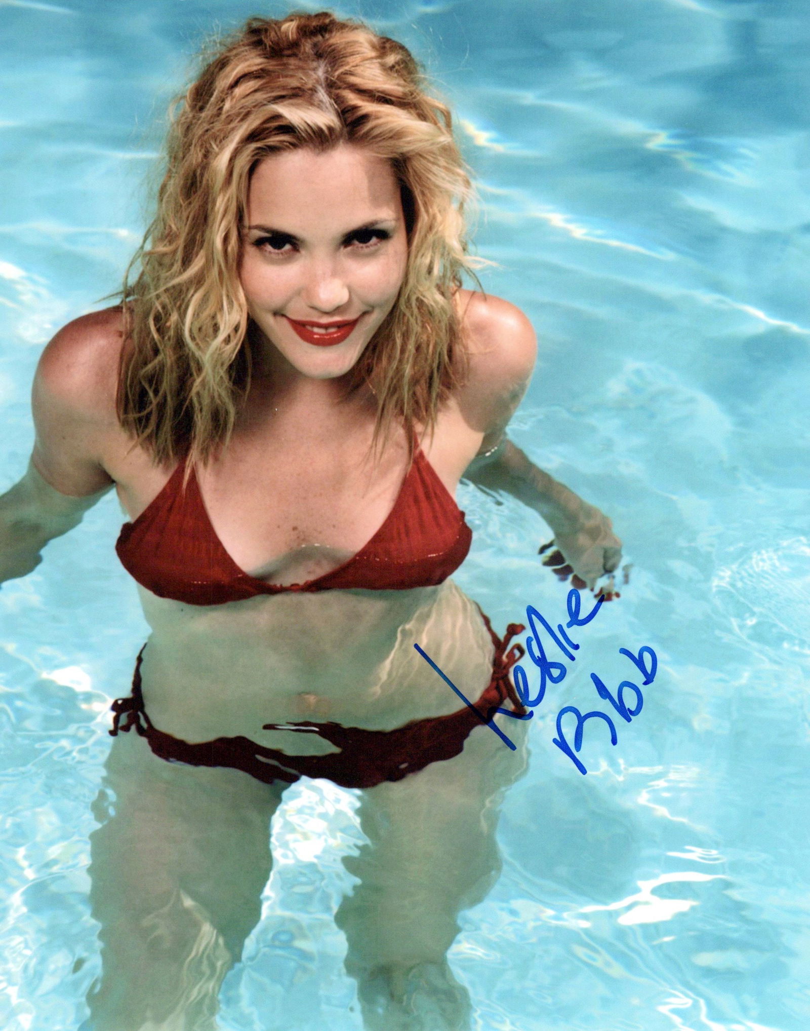 Leslie Bibb STUNNING SEXY In Person Signed Photo: Photo size is 8x10. Leslie Bibb in person signed photo. Leslie Bibb has done such movies as IRONMAN, WHITE LOTUS, and PALM ROAYALE.
