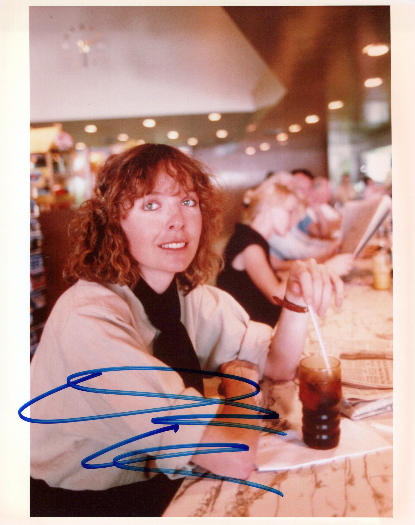 Diane Keaton (1946-2025) YOUNG In Perosn Signed Photo: Photo size is 8x10. Diane Keaton at The Schwab’s Pharmacy counter in 1983. Fantastic photo of this legendary actree. Diane Keaton has done such films as ANNE HALL, THE FMAILY STONE, and REDS.