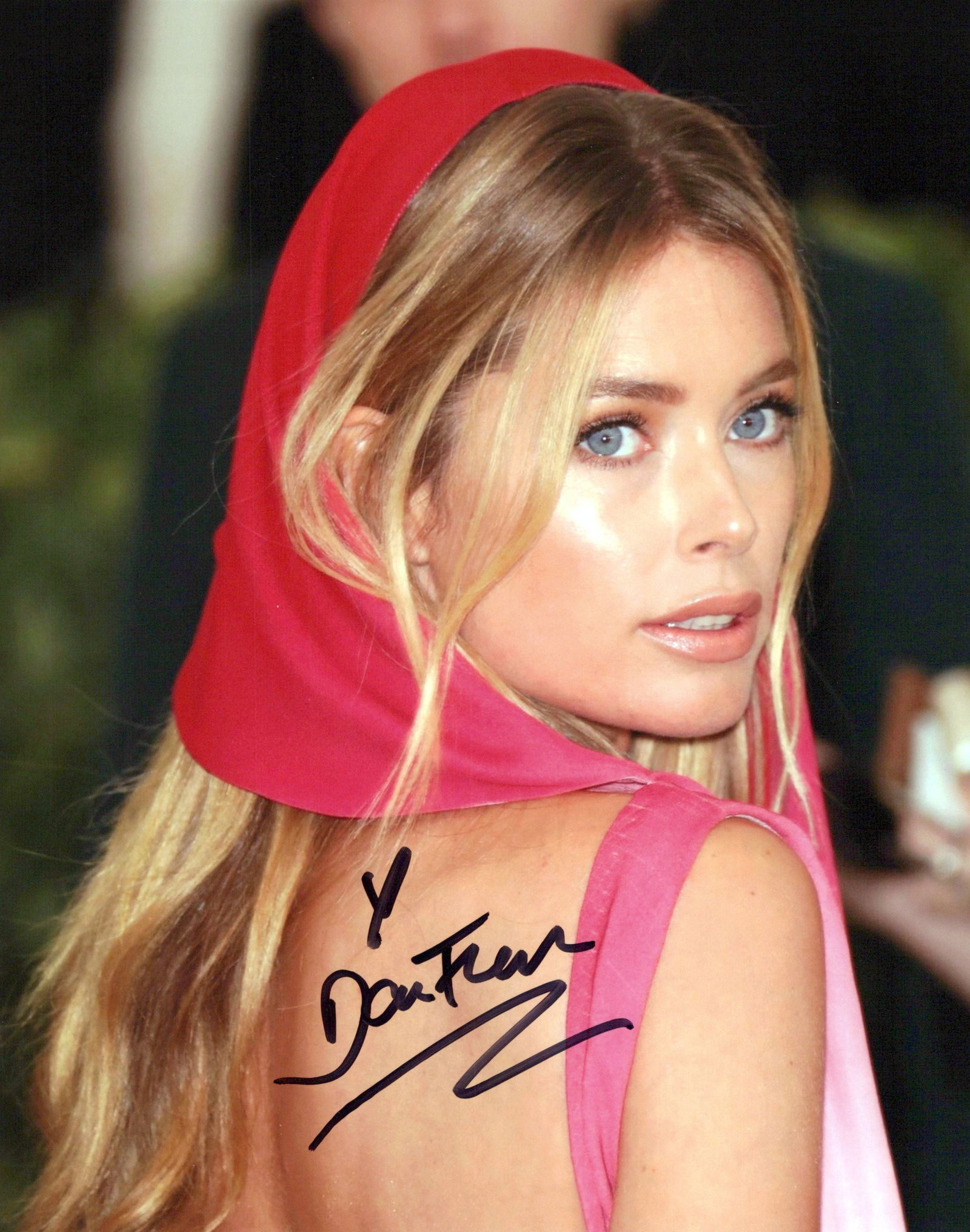 Doutzen Kroes VICTORIA SECRETS In Person Signed Photo: Photo size is 8x10. Doutzen Kroes in person signed autographed photo. Doutzen Kroes is a Victoria Secrets model. But has been in such films as Wonder Woman and Justice League