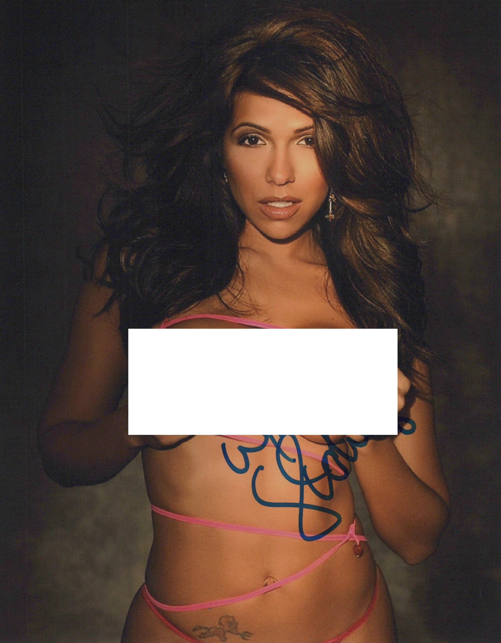 Vida Guerra SEXY In Person Signed Photo: Photo size is 8x10. Vida Guerra sexy in person signed photo. Vida Guerra has done such TV and movies as AMERICAN JUSTICE, CHIPS, and, MERCY FOR ANGELS