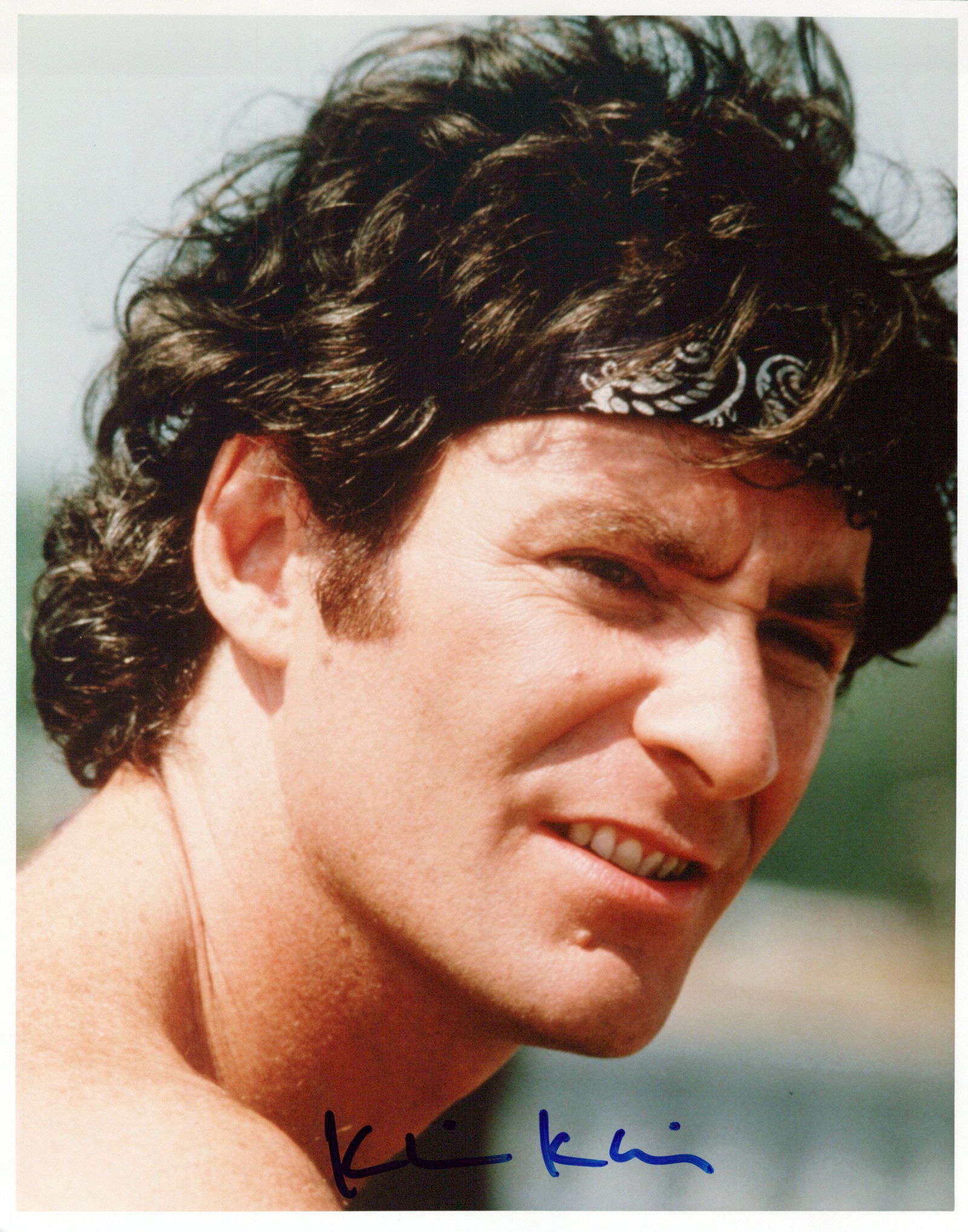 Kevin Kline VIOLETS ARE BLUE In Person Signed Photo: Photo size is 8x10. Kevin Kline in person signed photo from the movie VIOLETS ARE BLUE. Kevin Kline as the character Henry Squires.