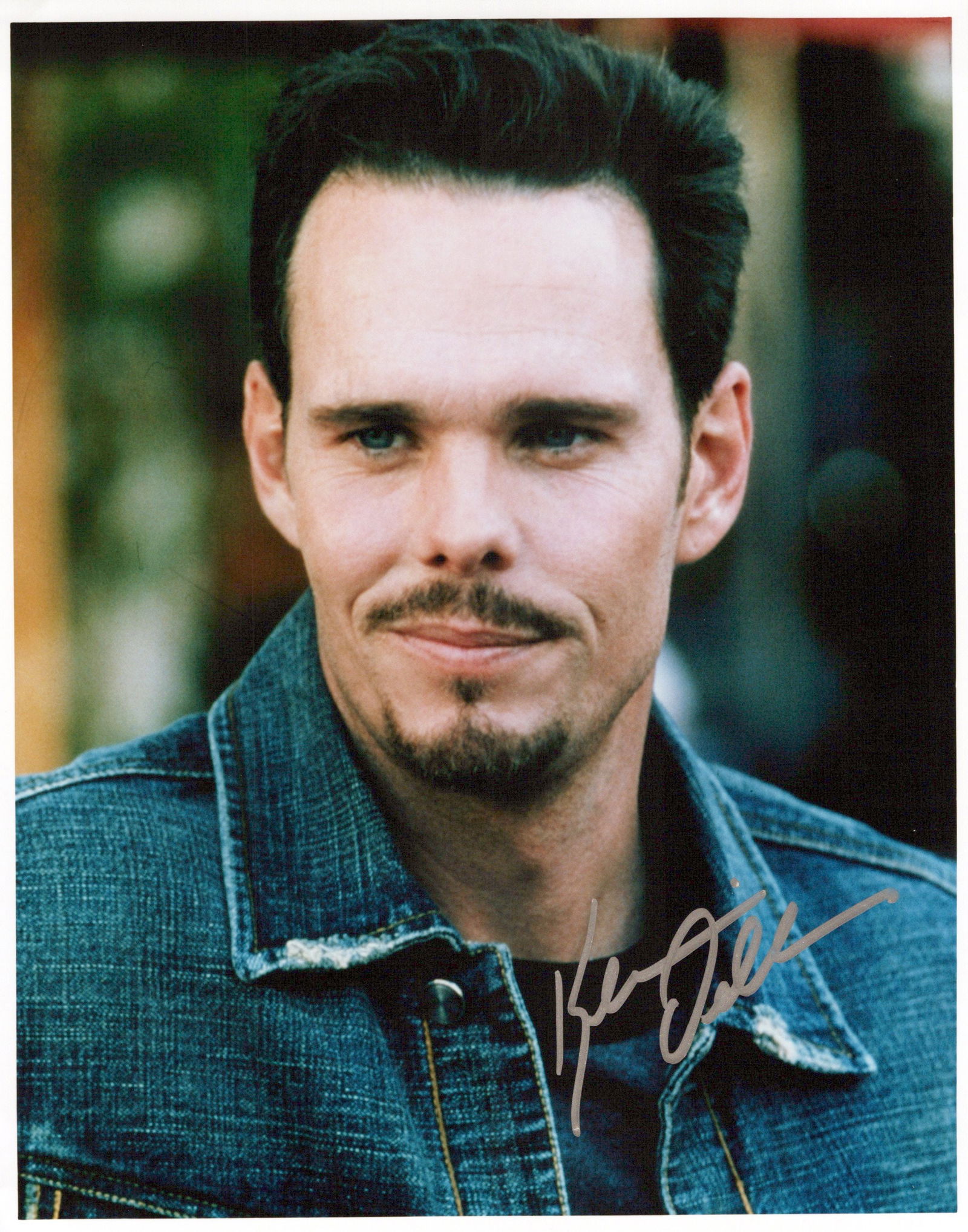 Kevin Dillon ENTOURAGE In Person Signed Photo: Photo size is 8x10. Kevin Dillon in person signed photo from the TV series ENTOURAGE. Kevin Dillon as the character Johnny Drama.