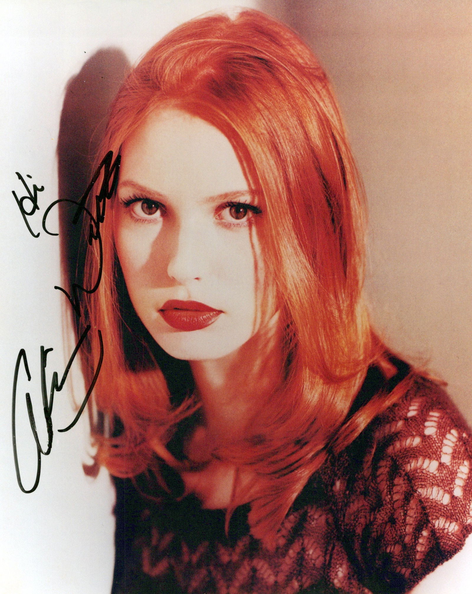 Alicia Witt DUNE / URBAN LEGEND In Person Signed Photo: Photo size is 8x10. Alicia Witt in person signed photo. Alicia Witt has done such TV and movies as DUNE, LAST HOLIDAY, and 88 MINUTES