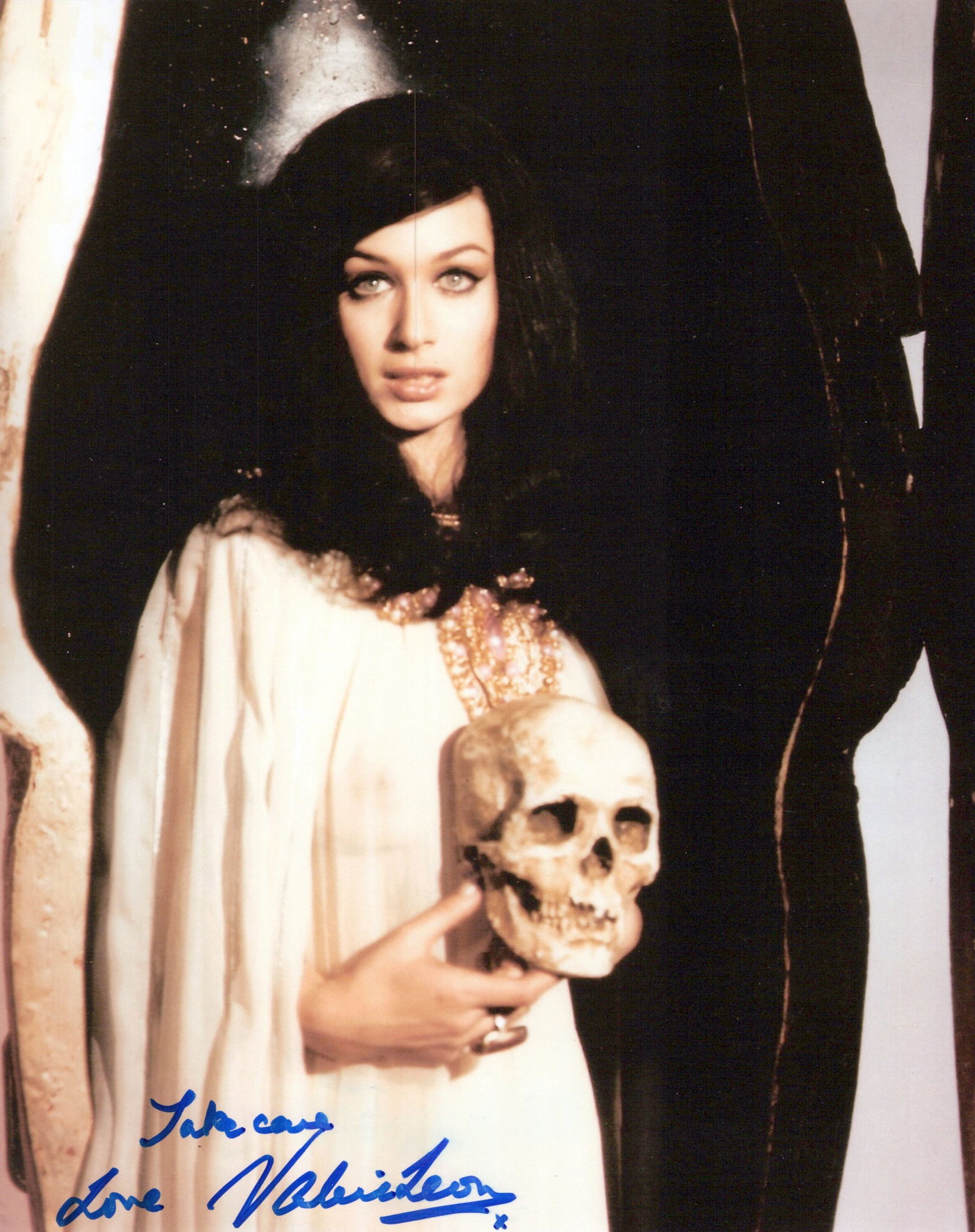 Valerie Leon BLOOD MUMMY'S TOMB In Person Signed Photo: Photo size is 8x10. Valerie Leon in person signed photo from the movie BLOOD FROM THE MUMMY'S TOMB. Valerie Leon as the character Margaret