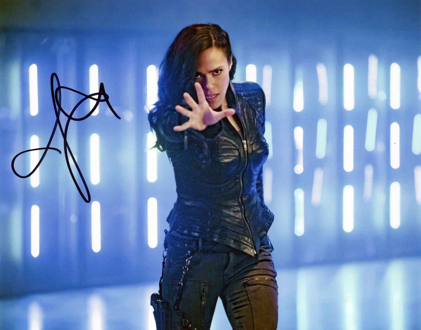Jessica Camacho THE FLASH In Person Signed Photo: Photo size is 8x10. Jessica Camacho in person signed photo from the TV series THE FLASH. Jessica Camacho as the character Gypsy.