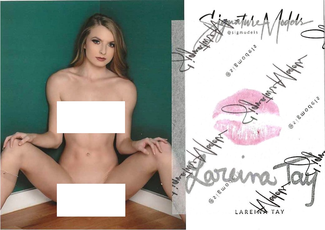 Lareina Tay LIP PRINT KISS CARD In Person Signed Photo: Photo size is 5x7. PRIVATE SIGNING. Popular glamour model. Sexy in person signed nude portrait. She has also added a lip print. This item was signed at an exclusive signing and photo shoot done on Nov