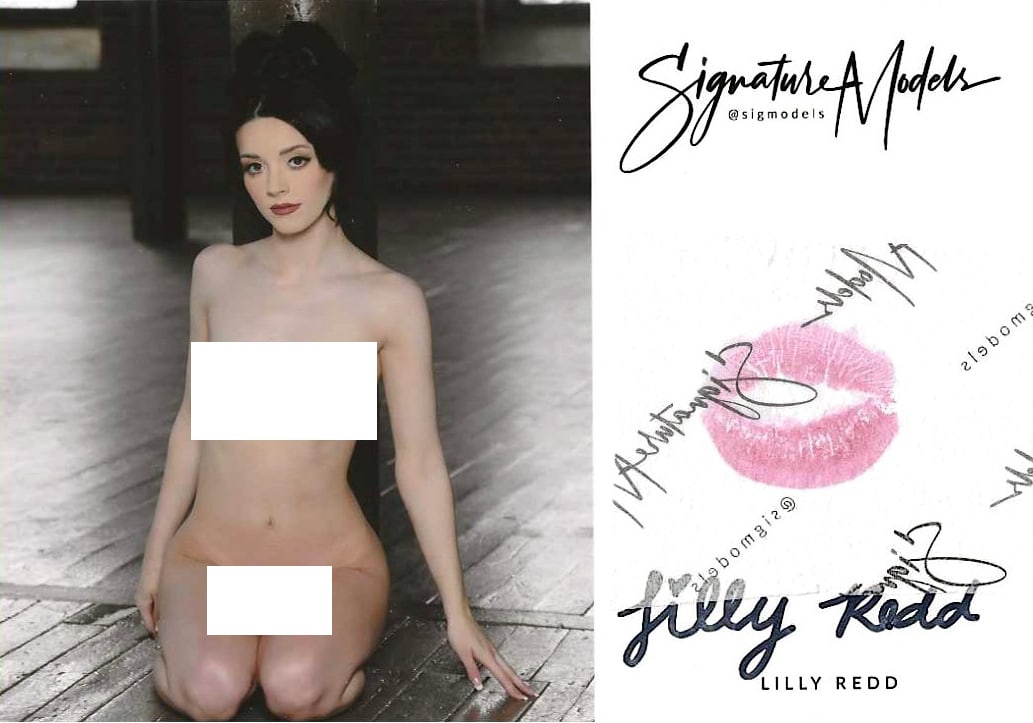 Lilly Redd LIP PRINT KISS CARD In Person Signed Photo: Photo size is 5x7. PRIVATE SIGNING. Signature model. Color In Person Signeded very sexy NUDE portrait. This item was signed at an exclusive Signeding and photo shoot on February 27, 2025.